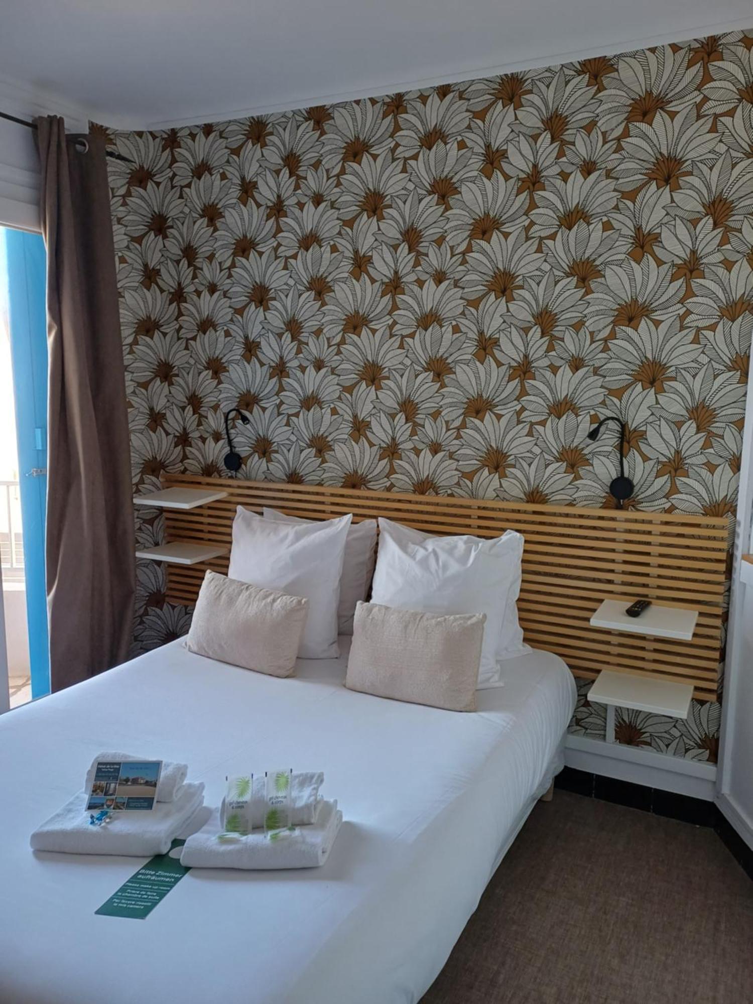 Double Room Balcony Sea Street View
