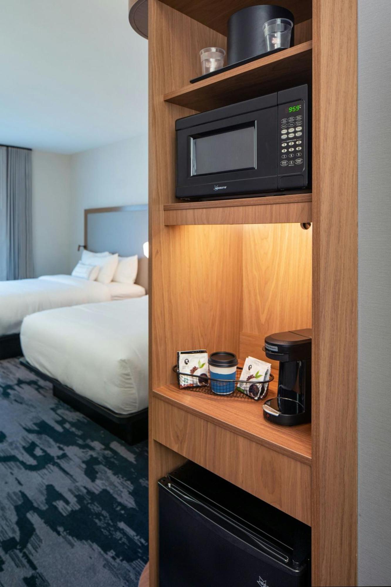 Queen Suite with Two Queen Beds and Bathtub - Mobility Access
