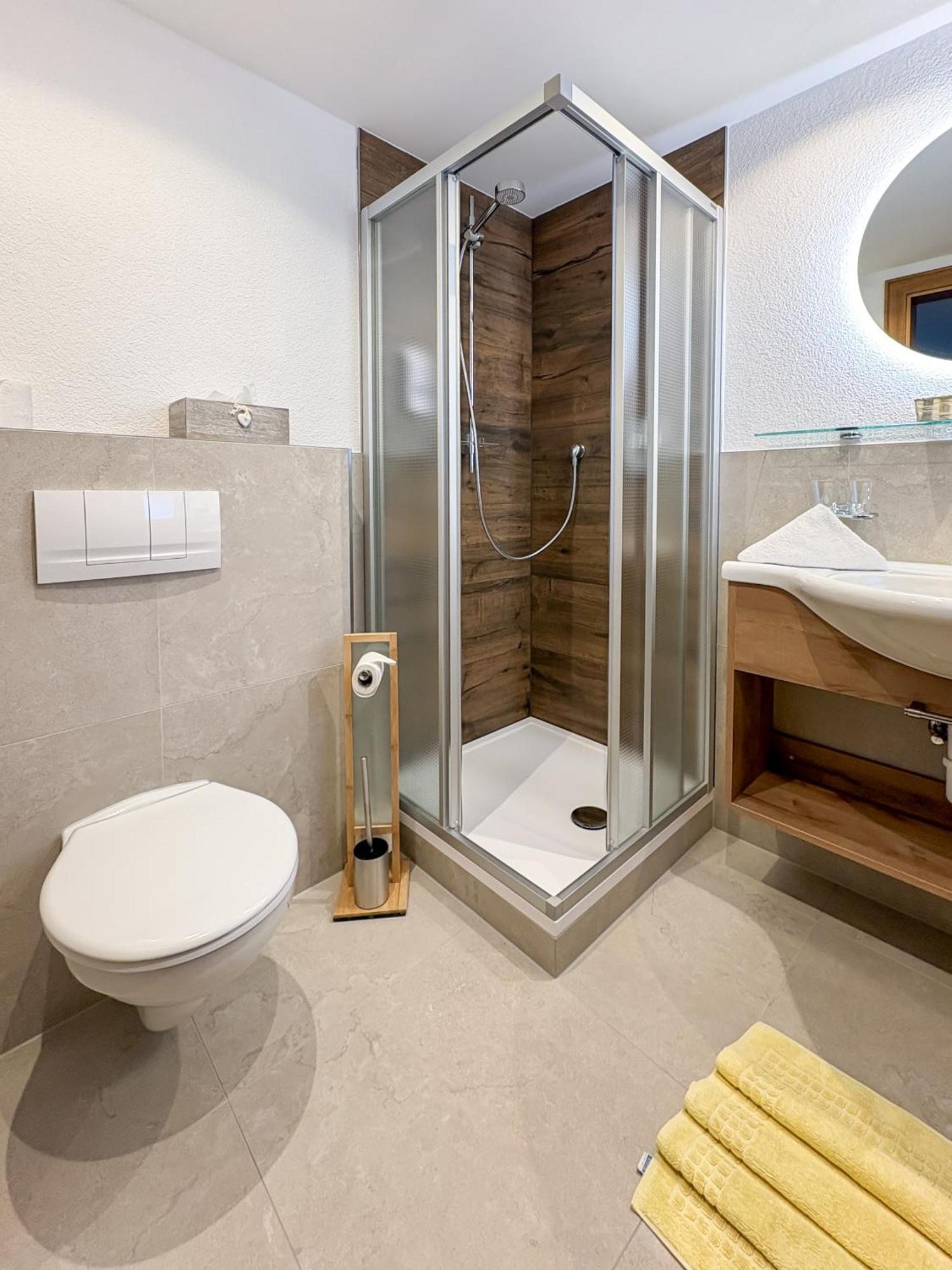 Double Room,1743517386:JPEG