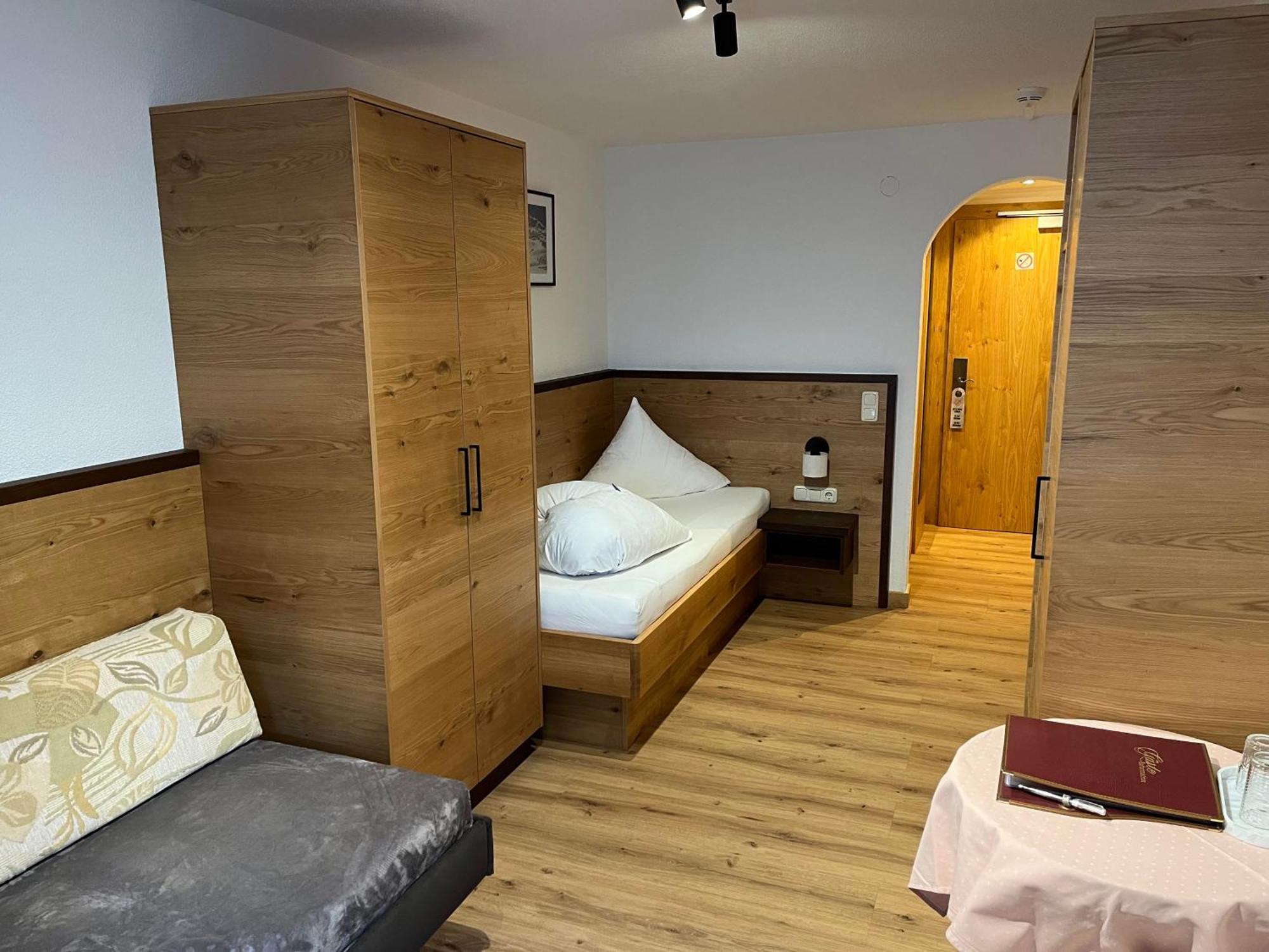 Single Room,1743517463:JPEG