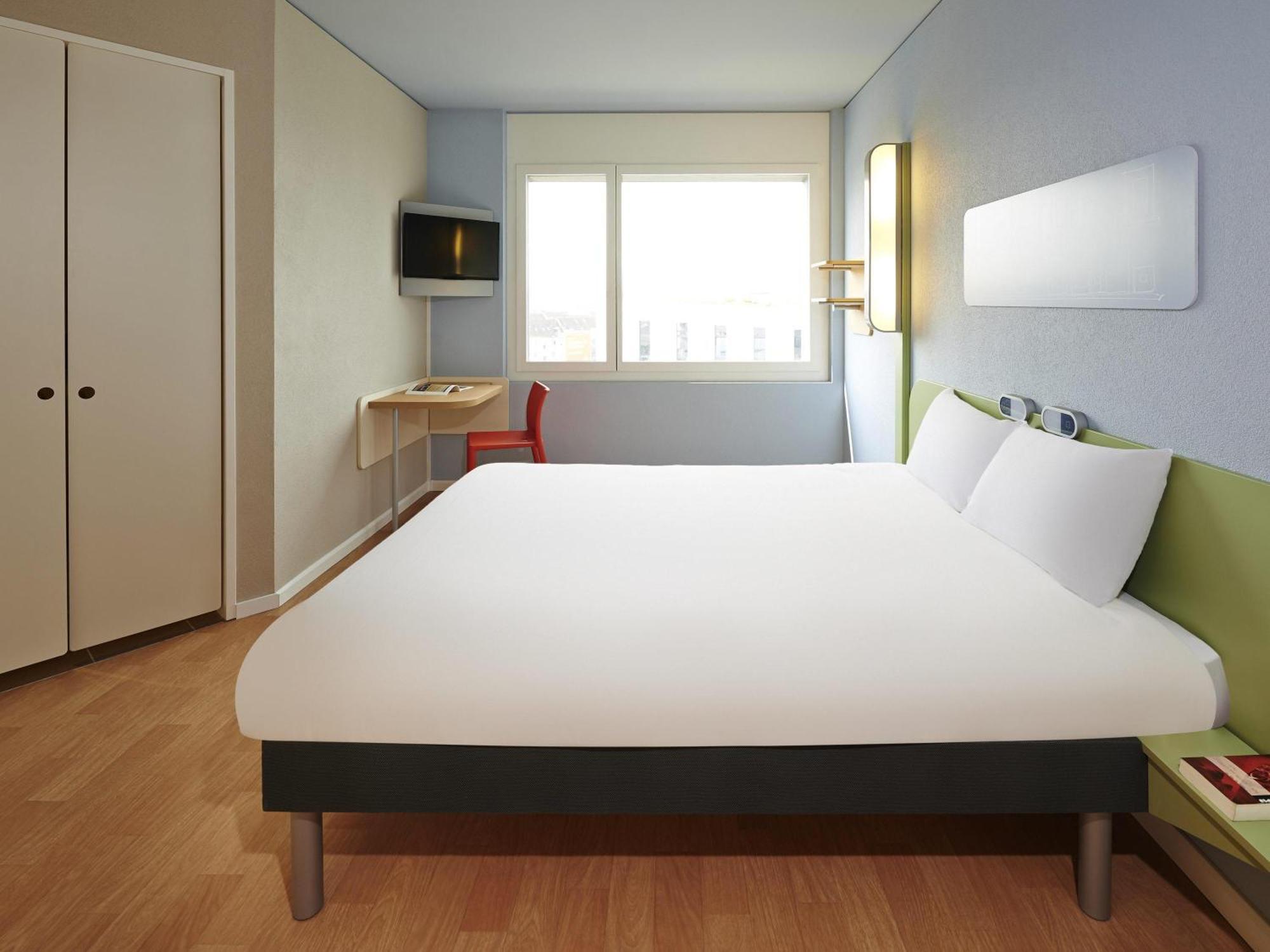 Accessible King Room,1704986145:JPEG