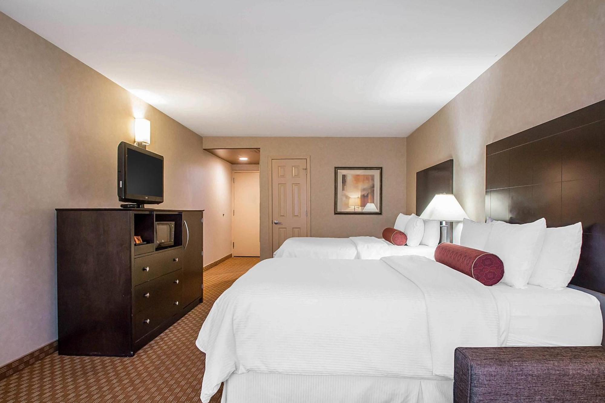 Suite Two Double Beds Non-Smoking