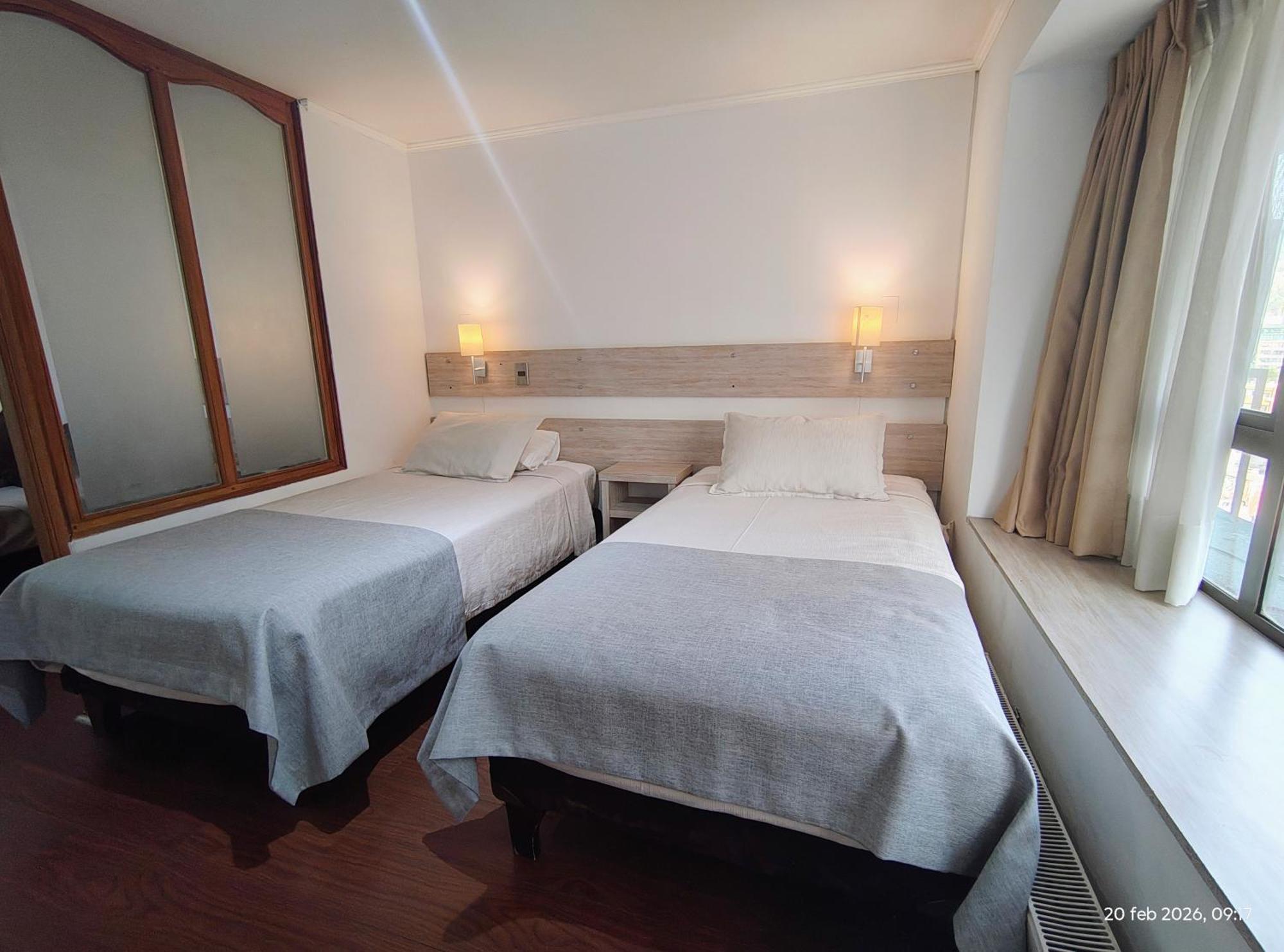 Quarto Executivo com 2 Camas de Solteiro