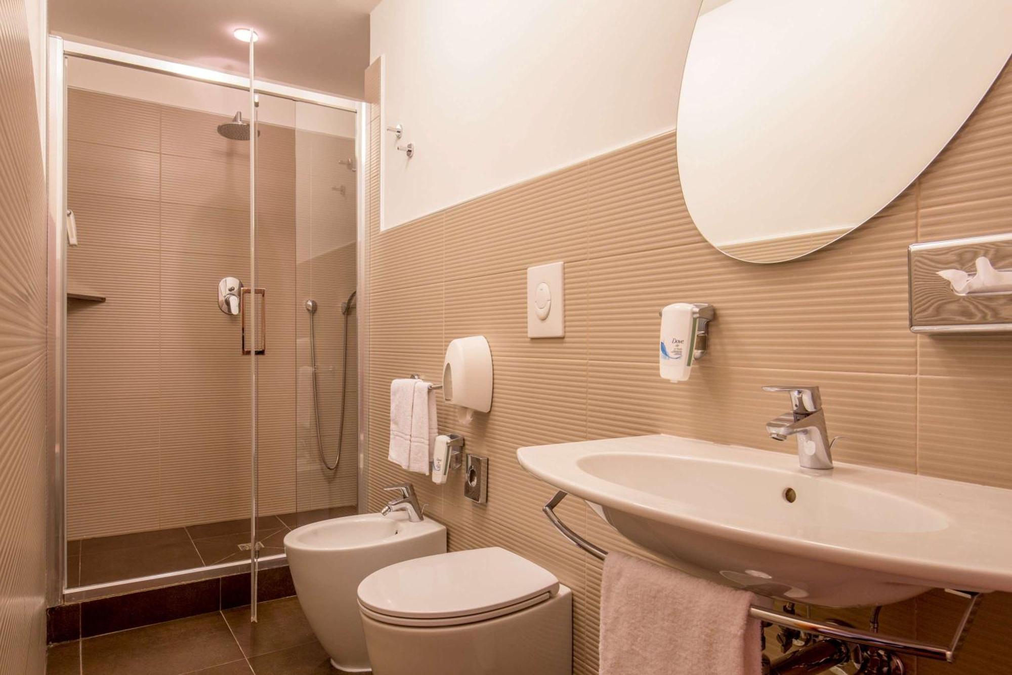 Comfort Queen Room