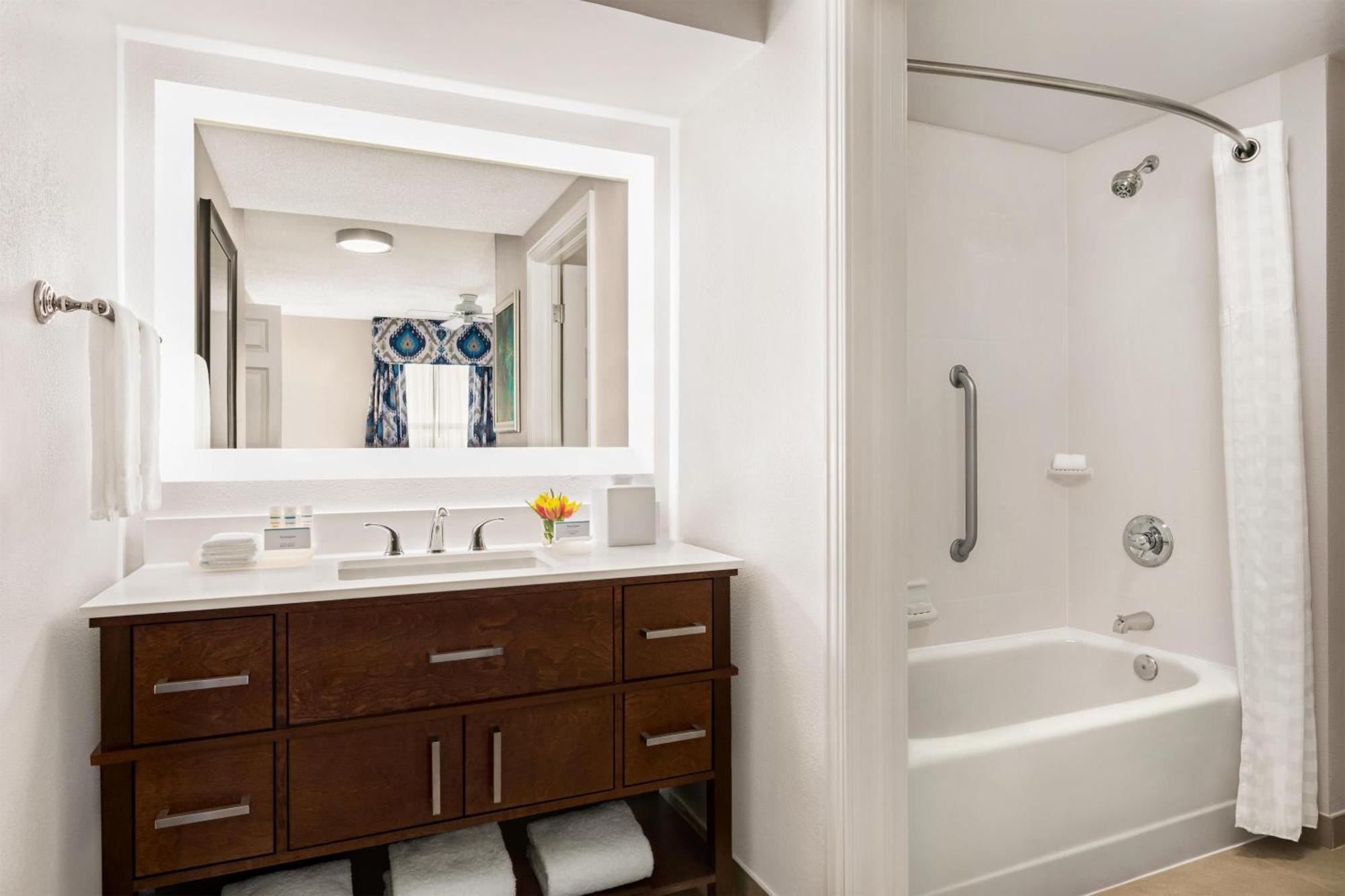 One-Bedroom King Suite - Non-Smoking