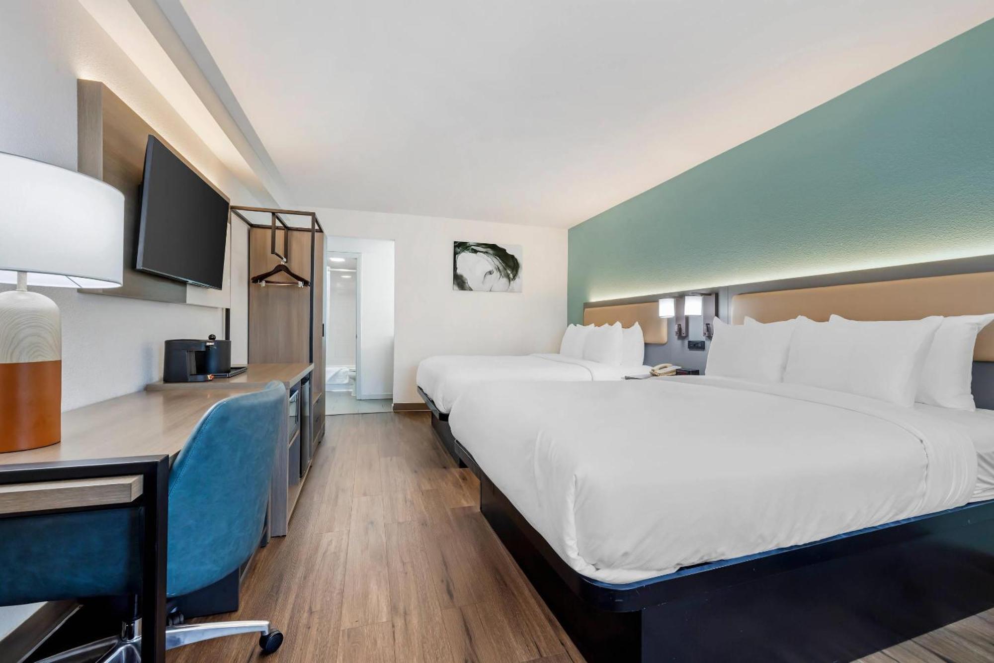 Two Queen Beds - Free Parking Breakfast Included,1758534414:JPEG