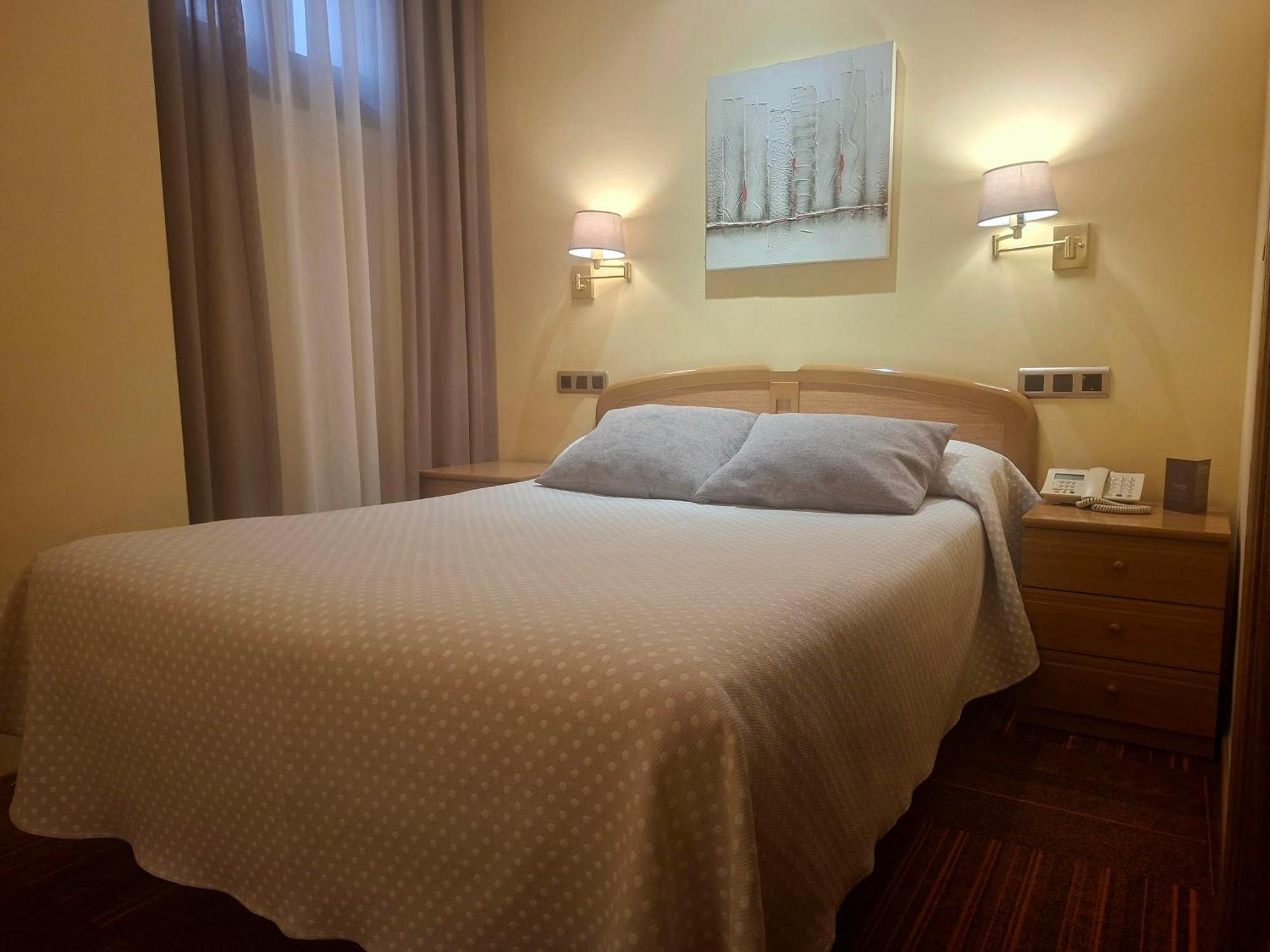 Small Double or Twin Room,1758559353:JPEG