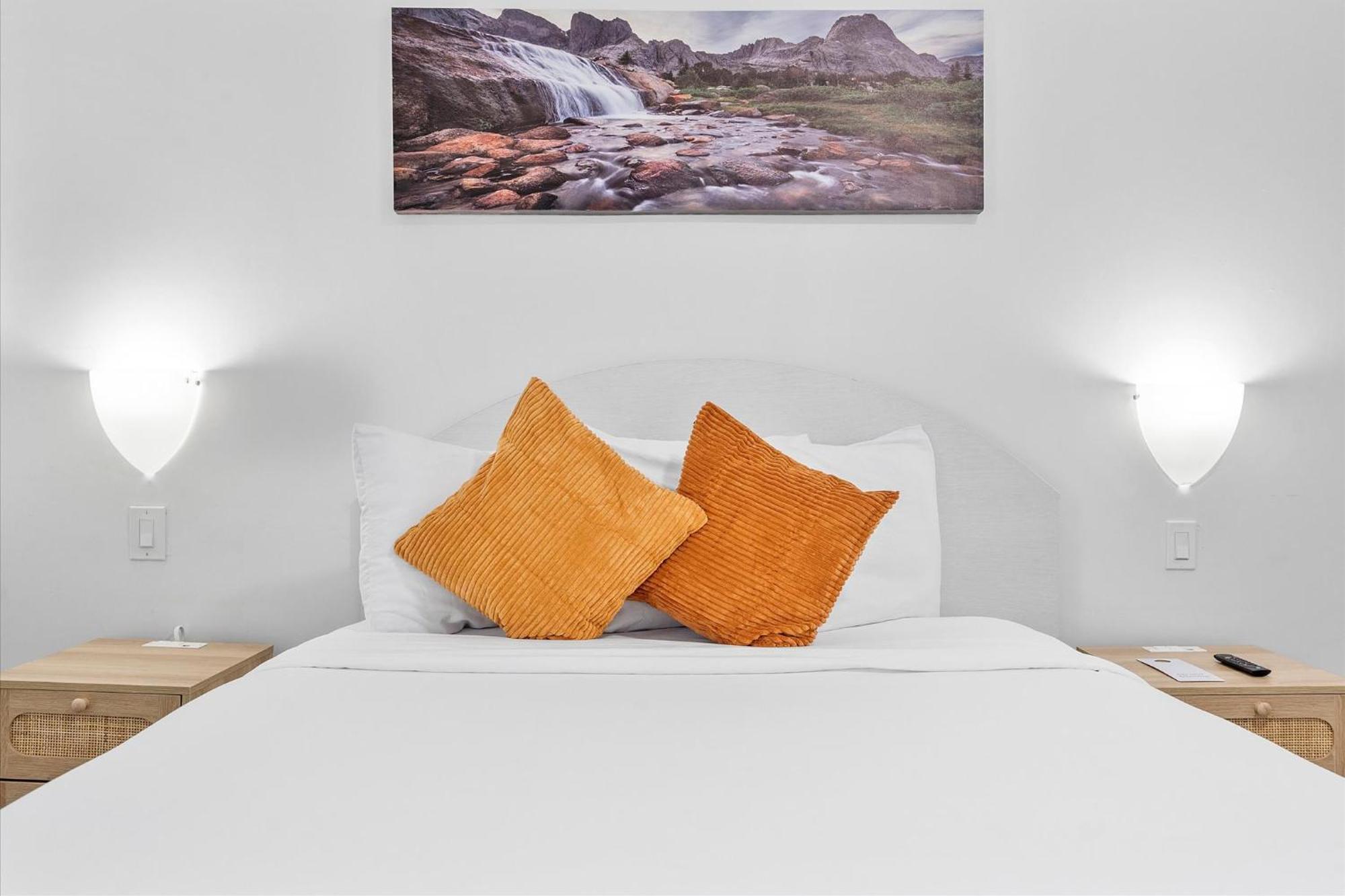Deluxe Queen Room