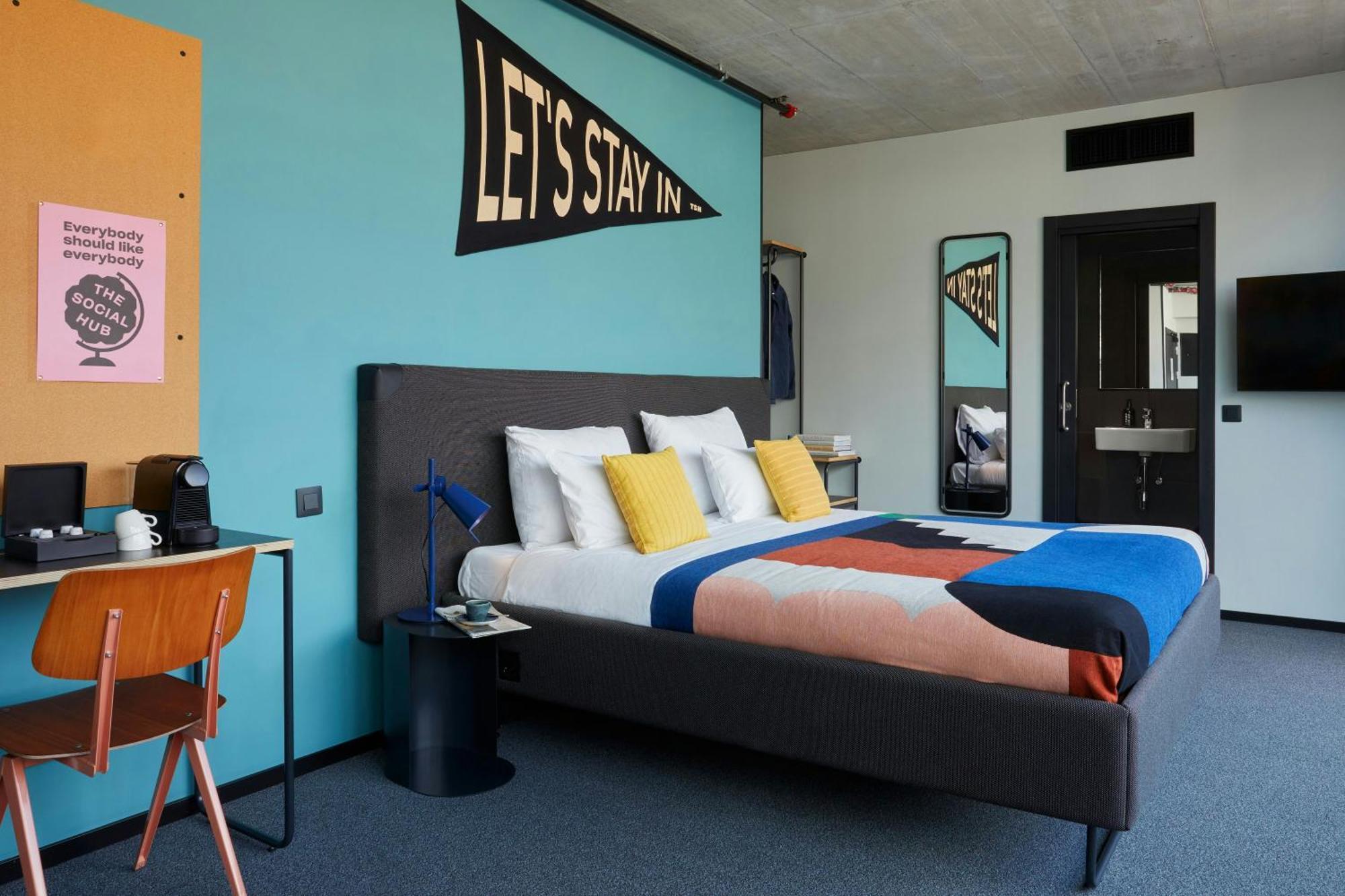Deluxe Zimmer mit Kingsize-Bett und Terrasse