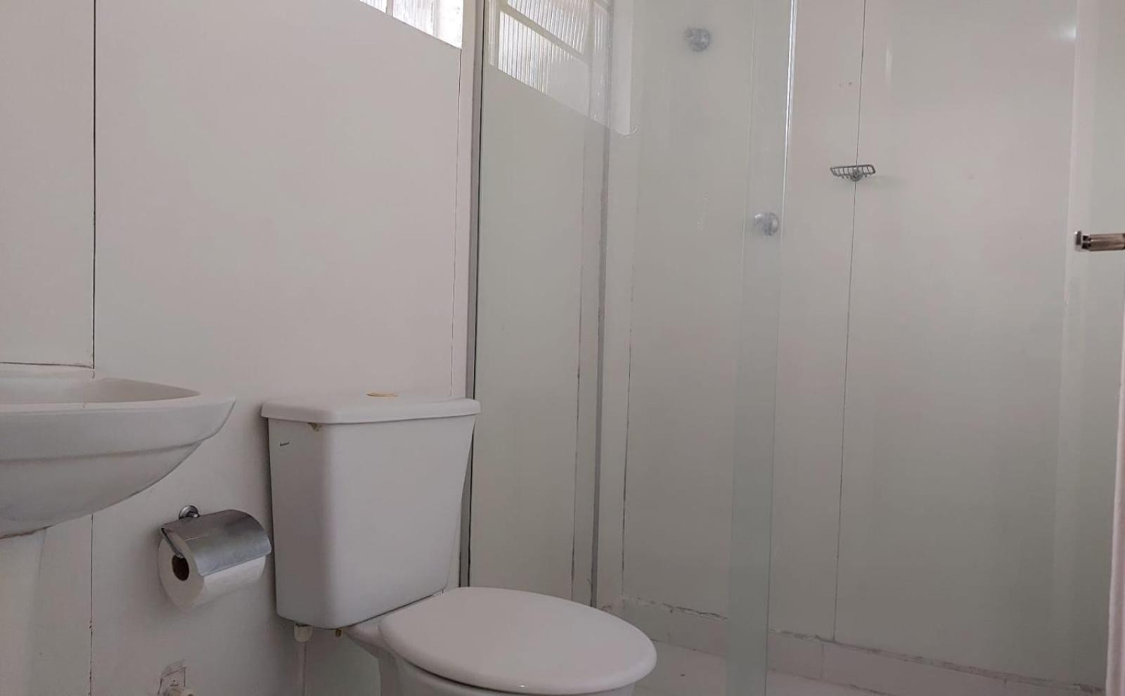 Quarto com 2 camas de solteiro com Ar Condicionado