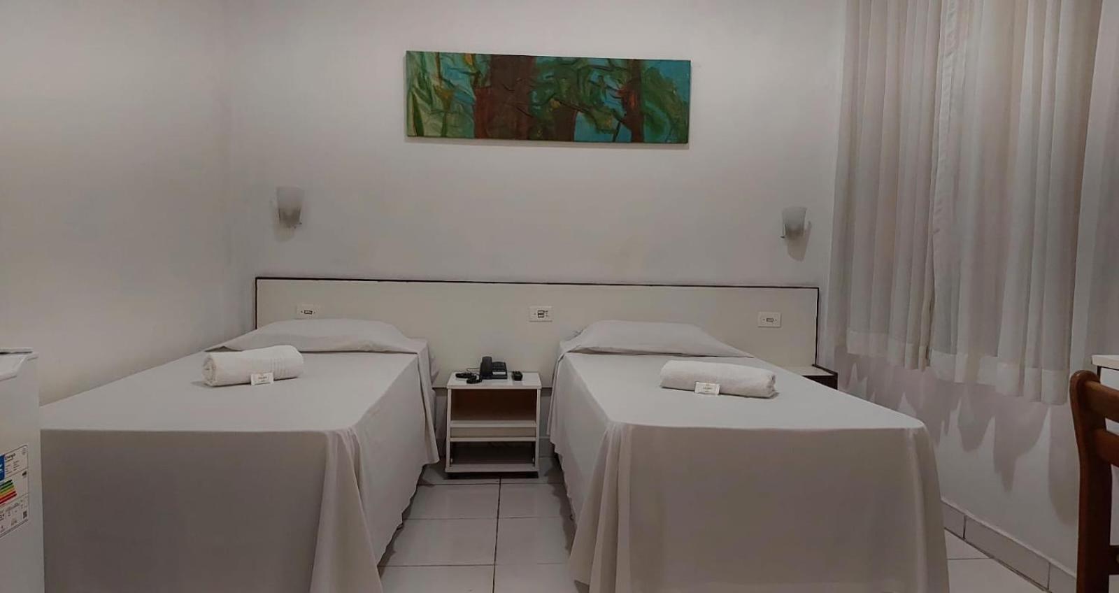Quarto com 2 camas de solteiro com Ar Condicionado
