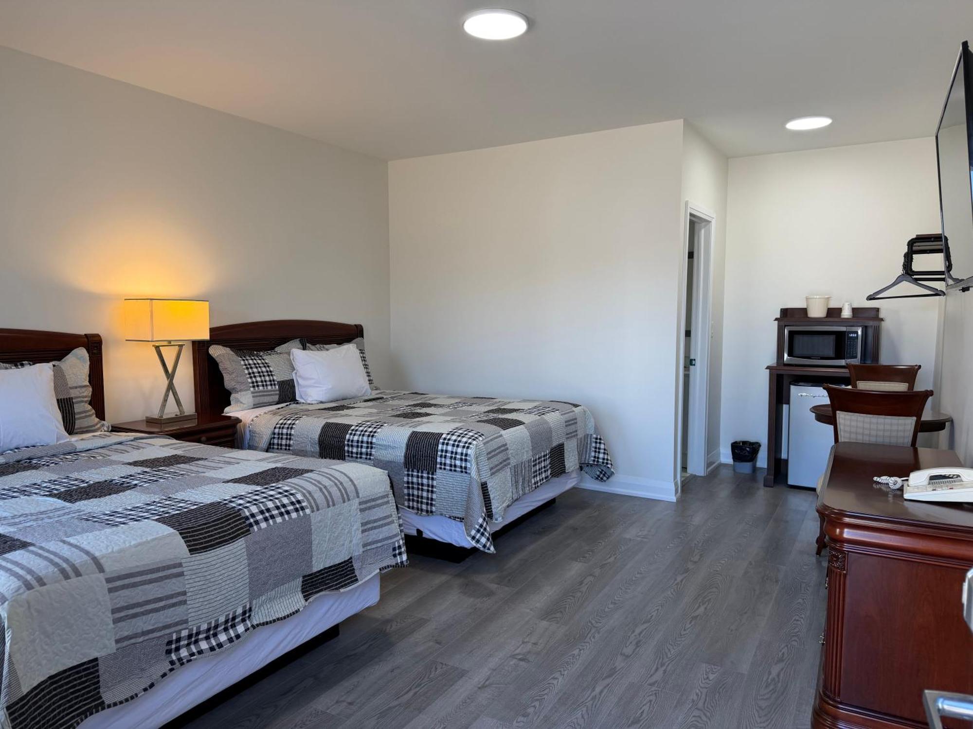 Queen Room with Two Queen Beds,1765312924:JPEG