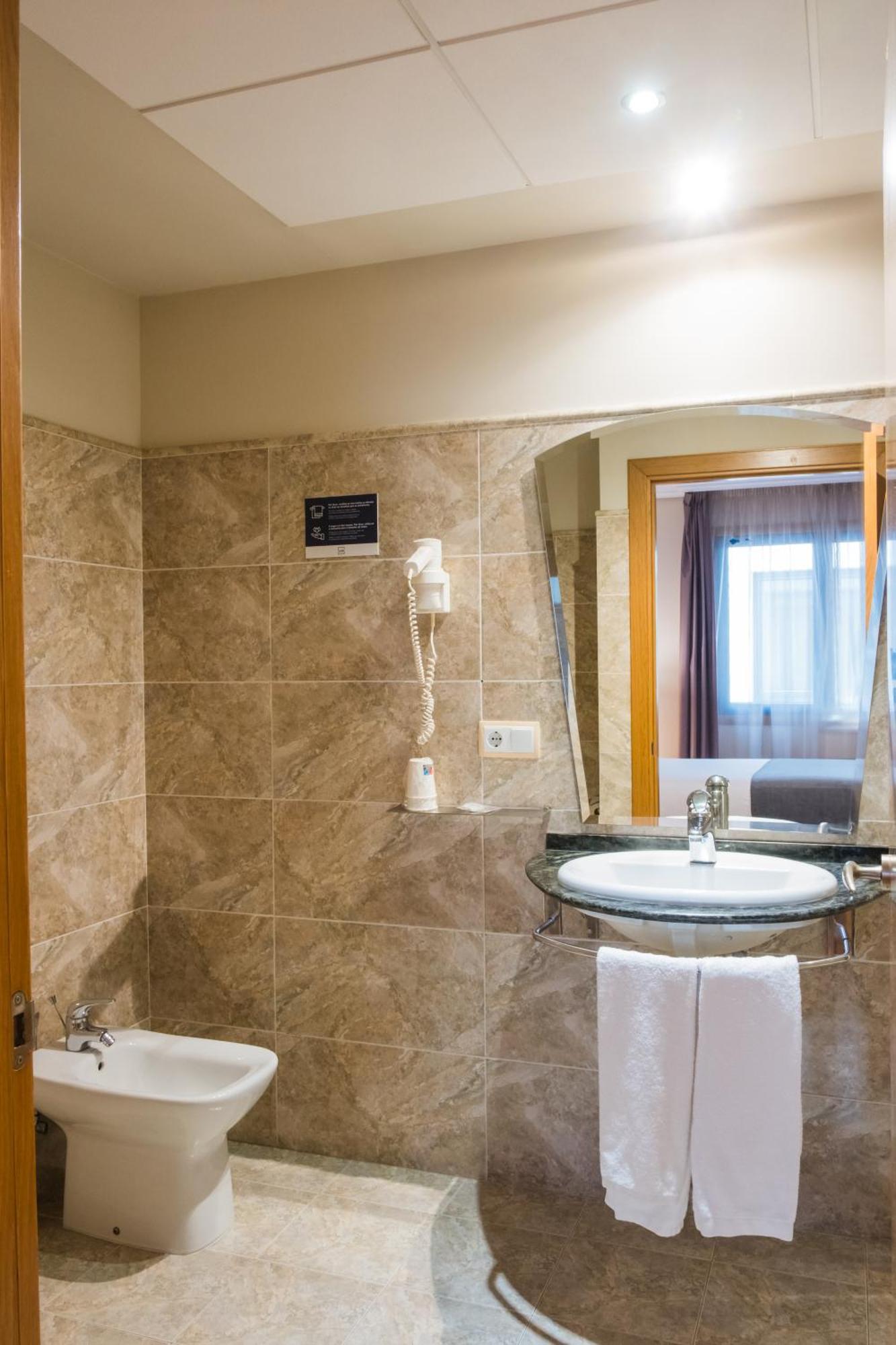 Triple Room,1765518041:JPEG