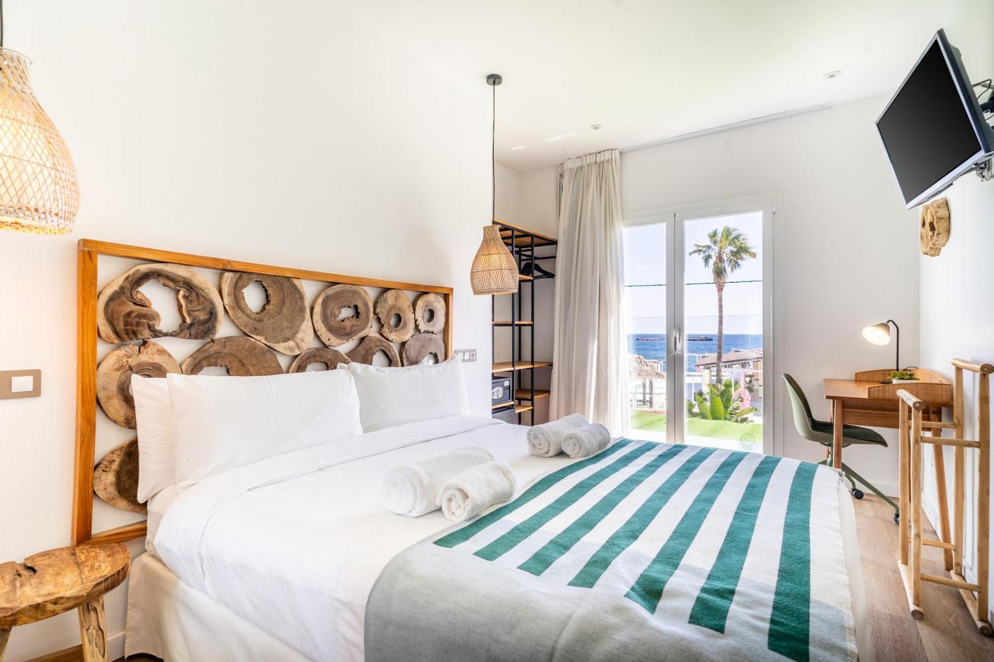 Kamer met Queensize Bed en Uitzicht op Zee