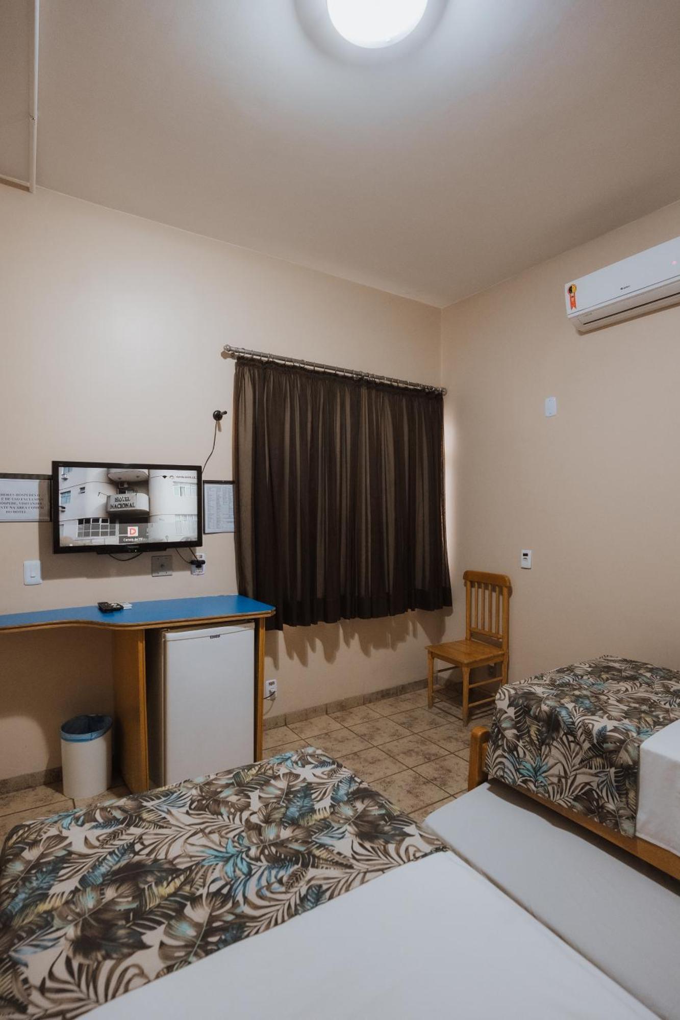 Quarto com 2 Camas de Solteiro