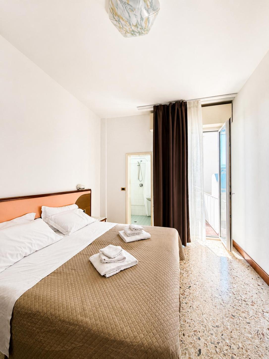 Double or Twin Room Side Sea View