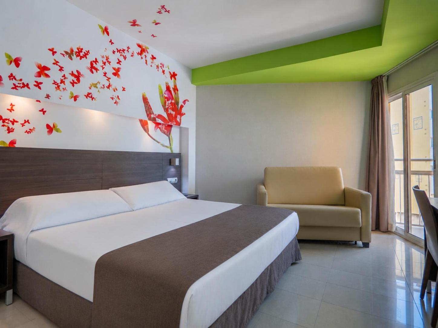 Comfort Double or Twin Room Lateral Sea View