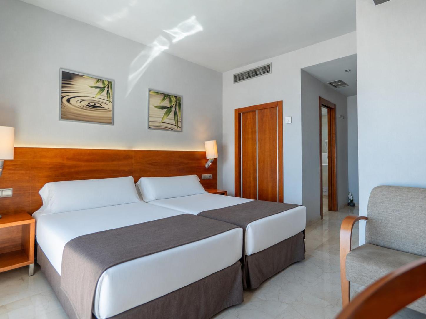 Superior Double or Twin Room Front Sea View