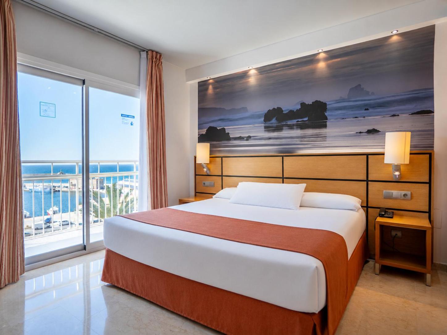 Superior Double or Twin Room Front Sea View