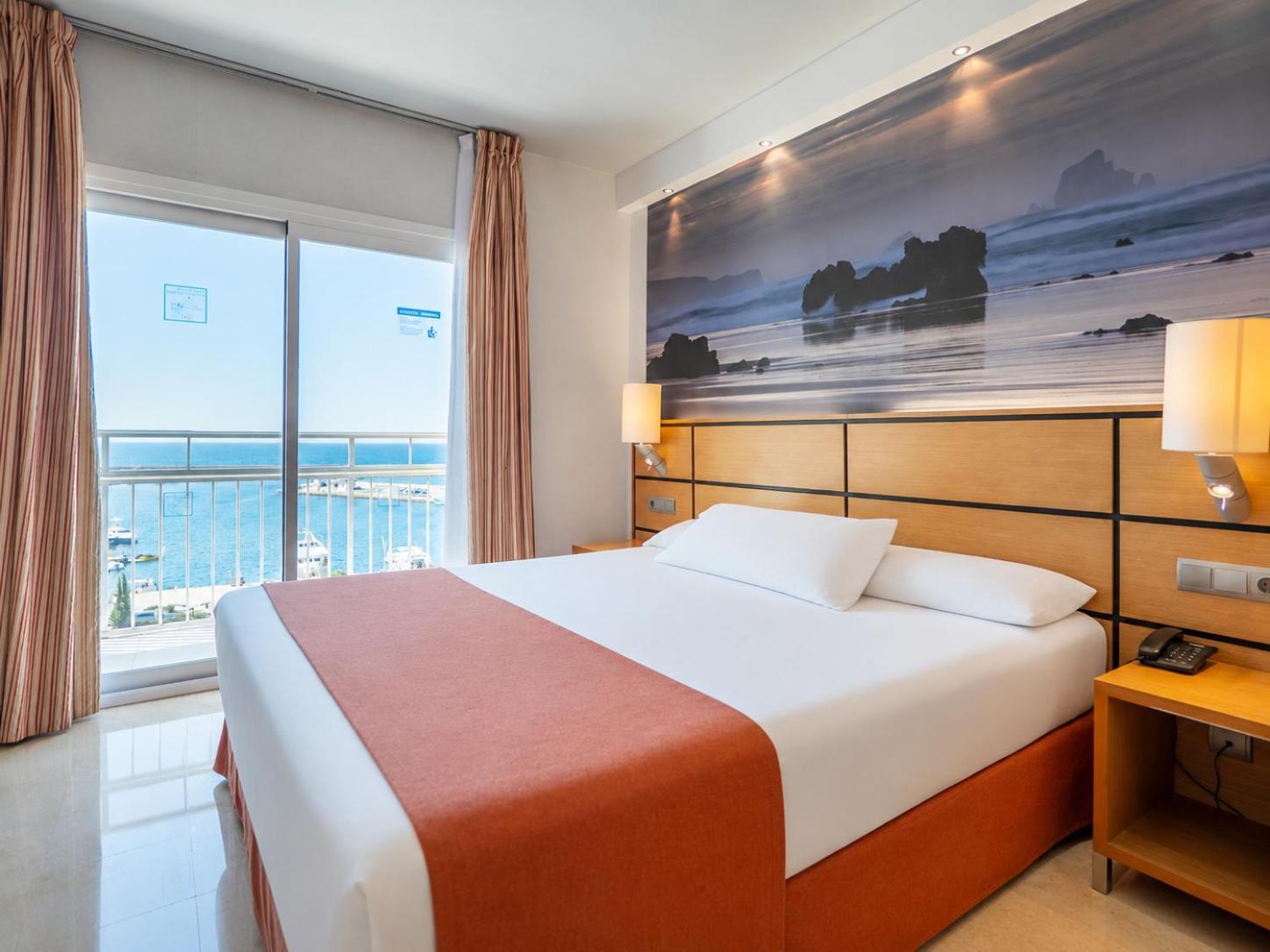 Superior Double or Twin Room Front Sea View