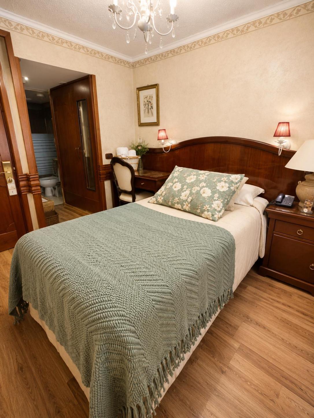 Single Room,1770601993:JPEG