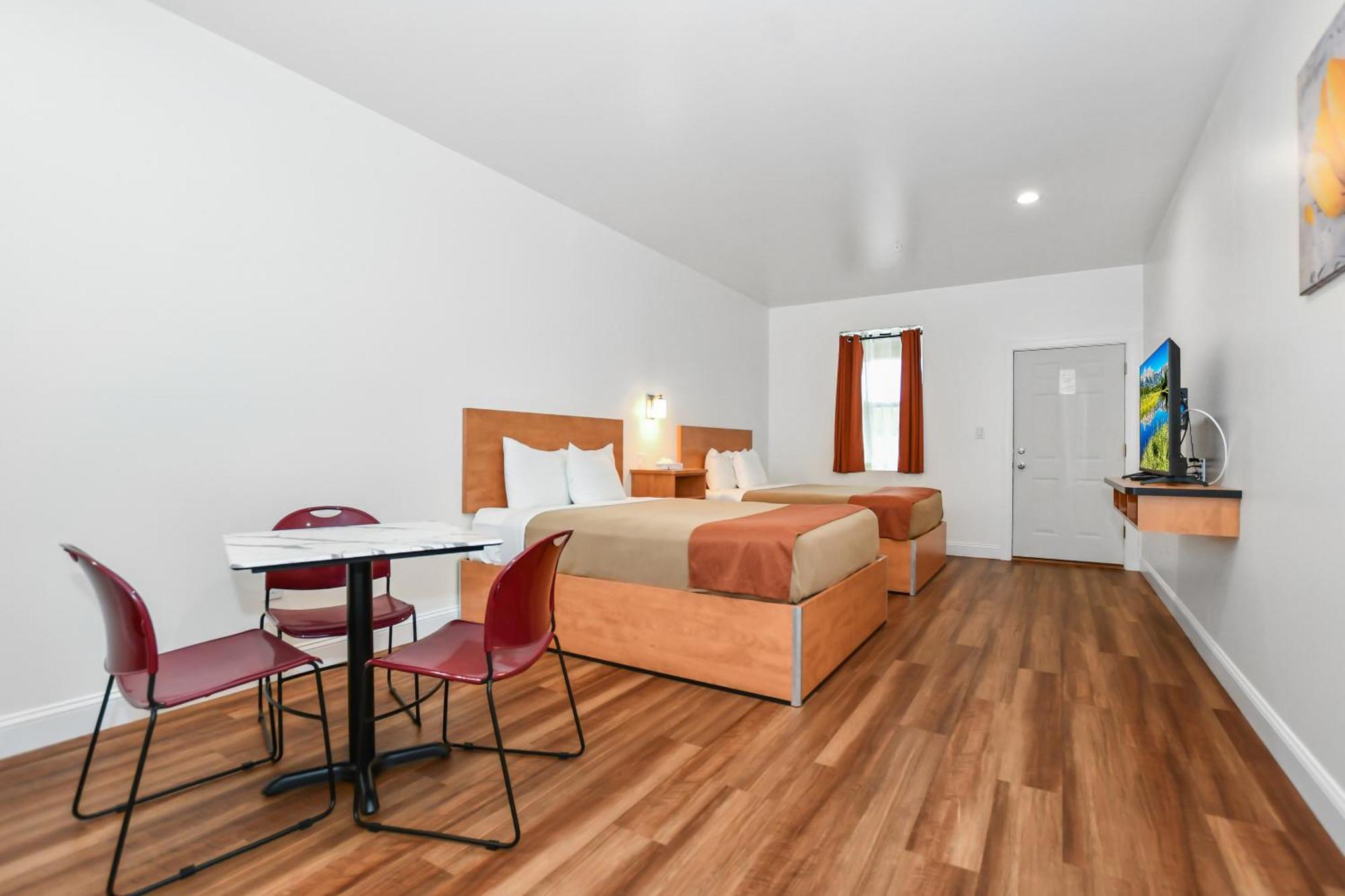 Deluxe Queen Room