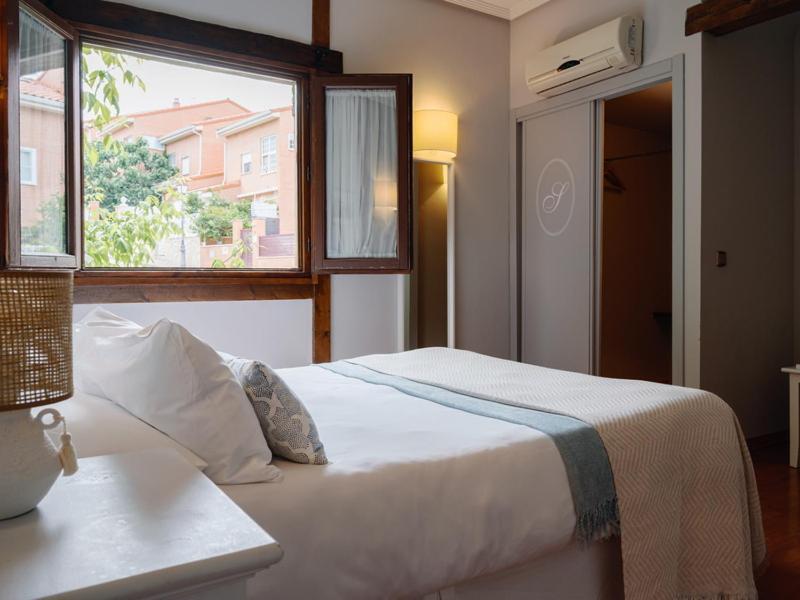 Adapted interior double room for guests with reduced mobility