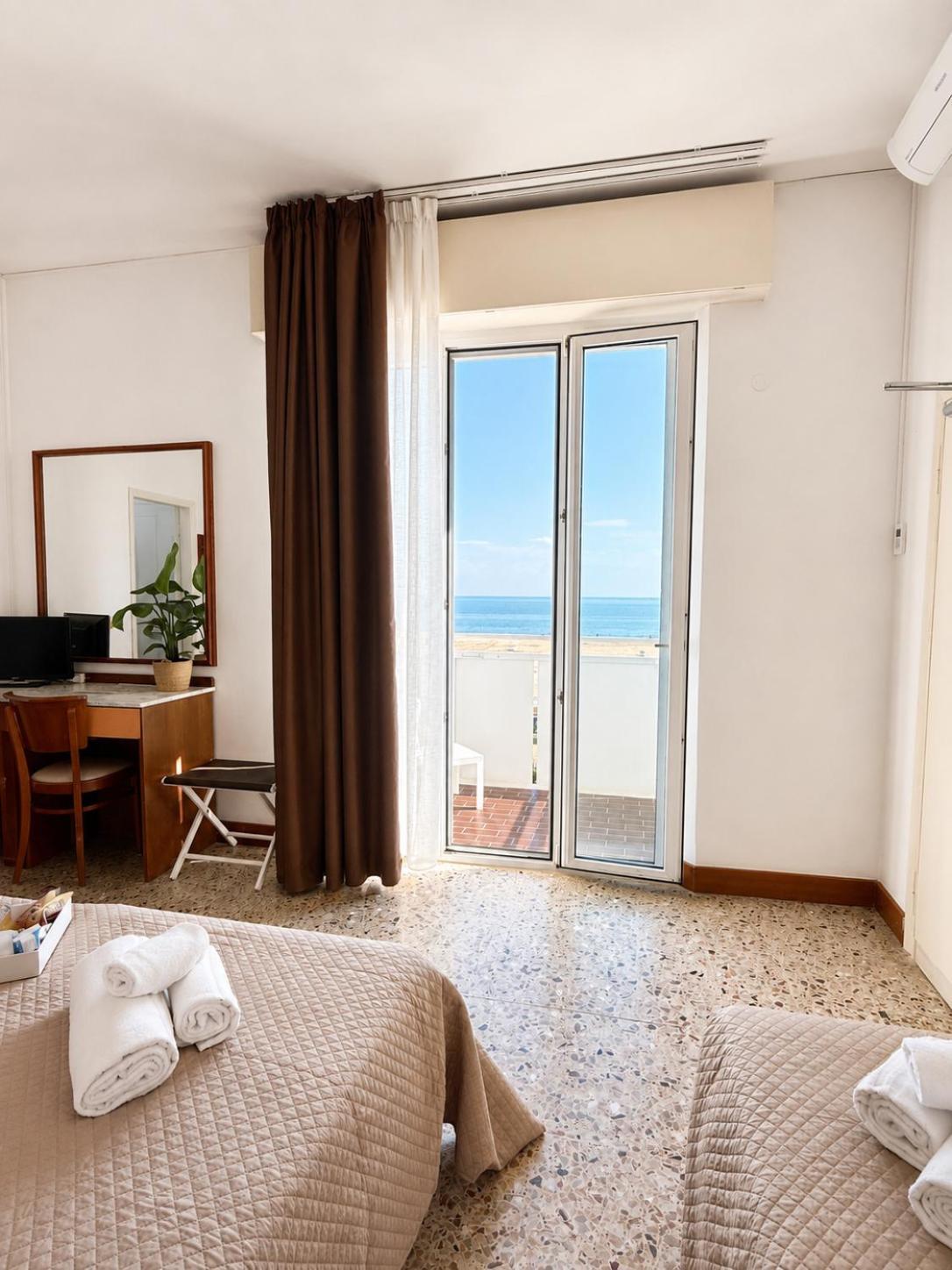 Standard Triple Room Sea View