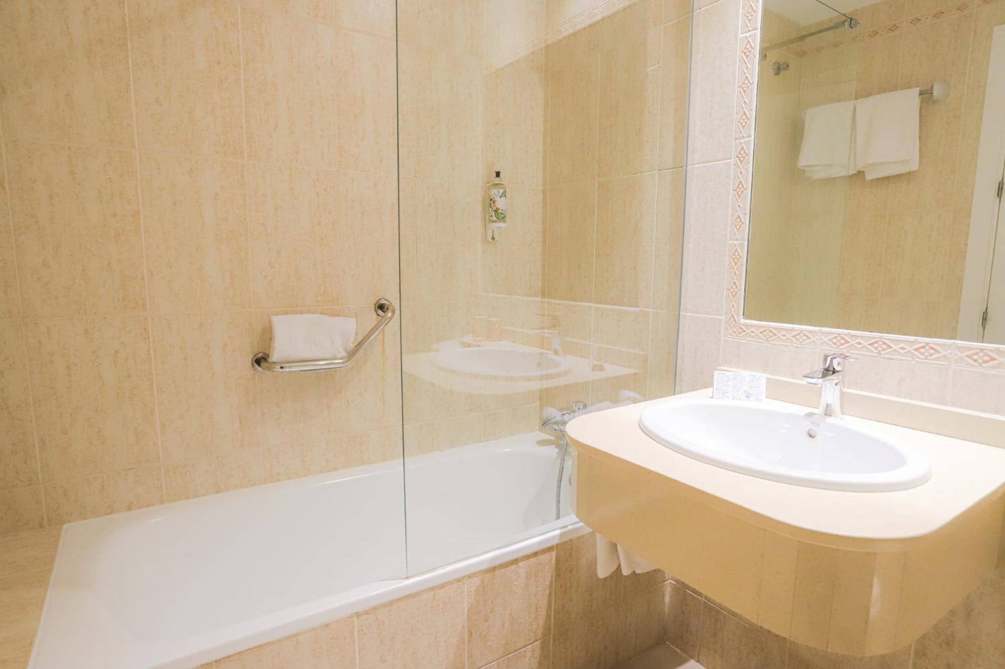 Double or Twin Room with Balcony and Parking