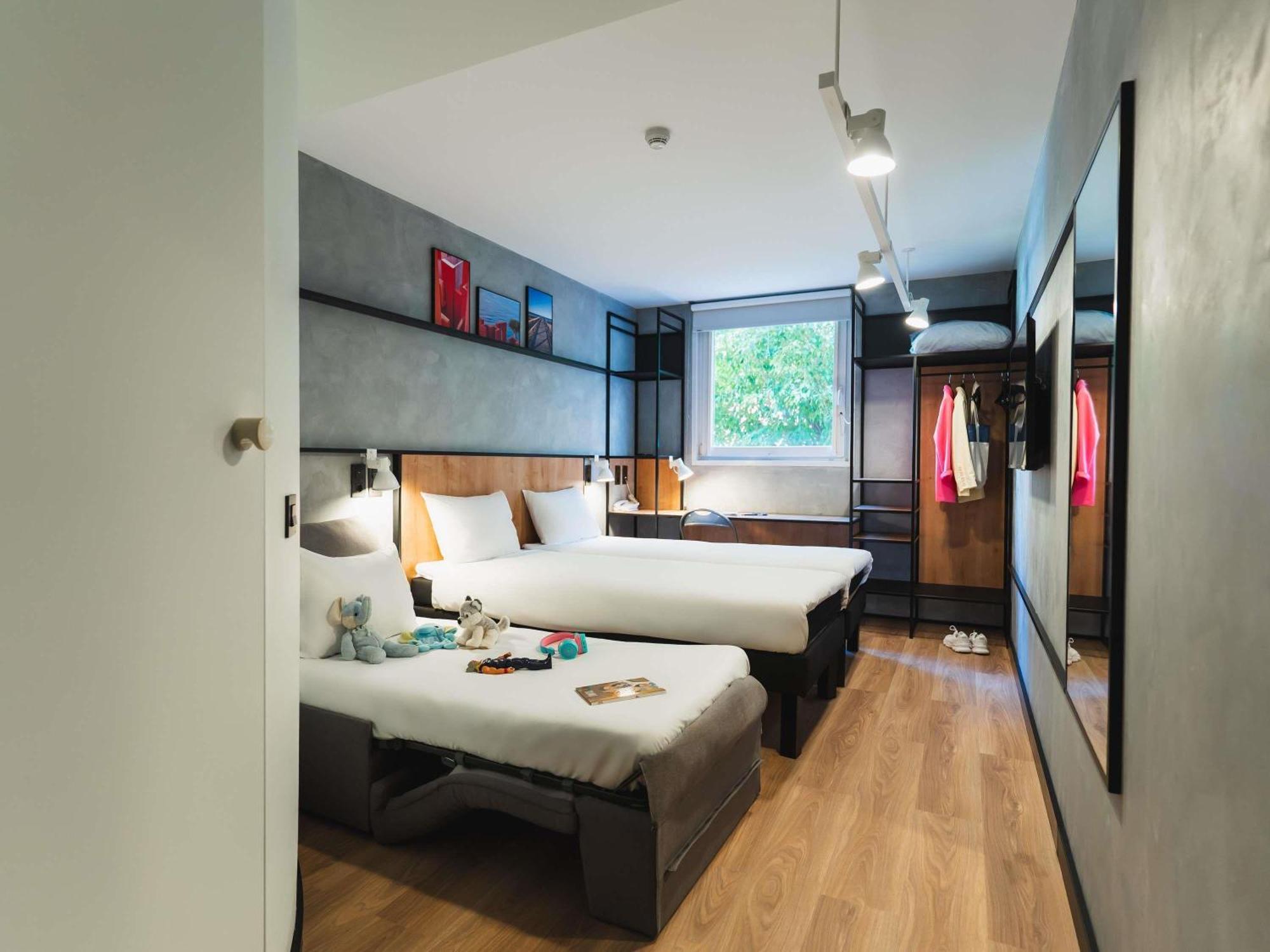 Standard Twin Room Sofa