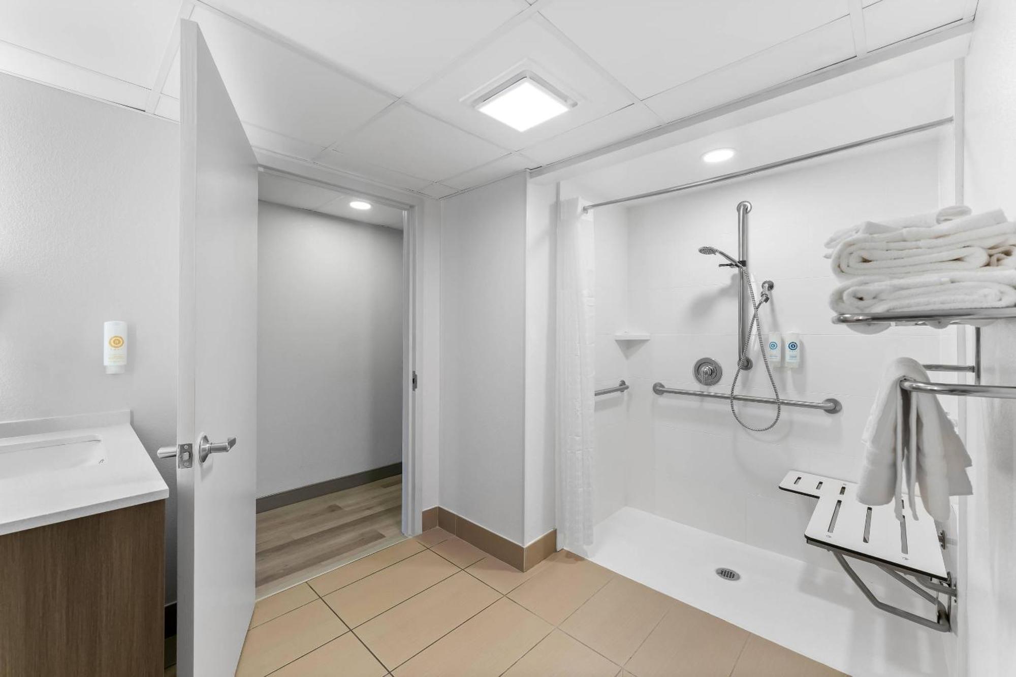 Double Suite Two Double Beds Accessible or Non-Smoking