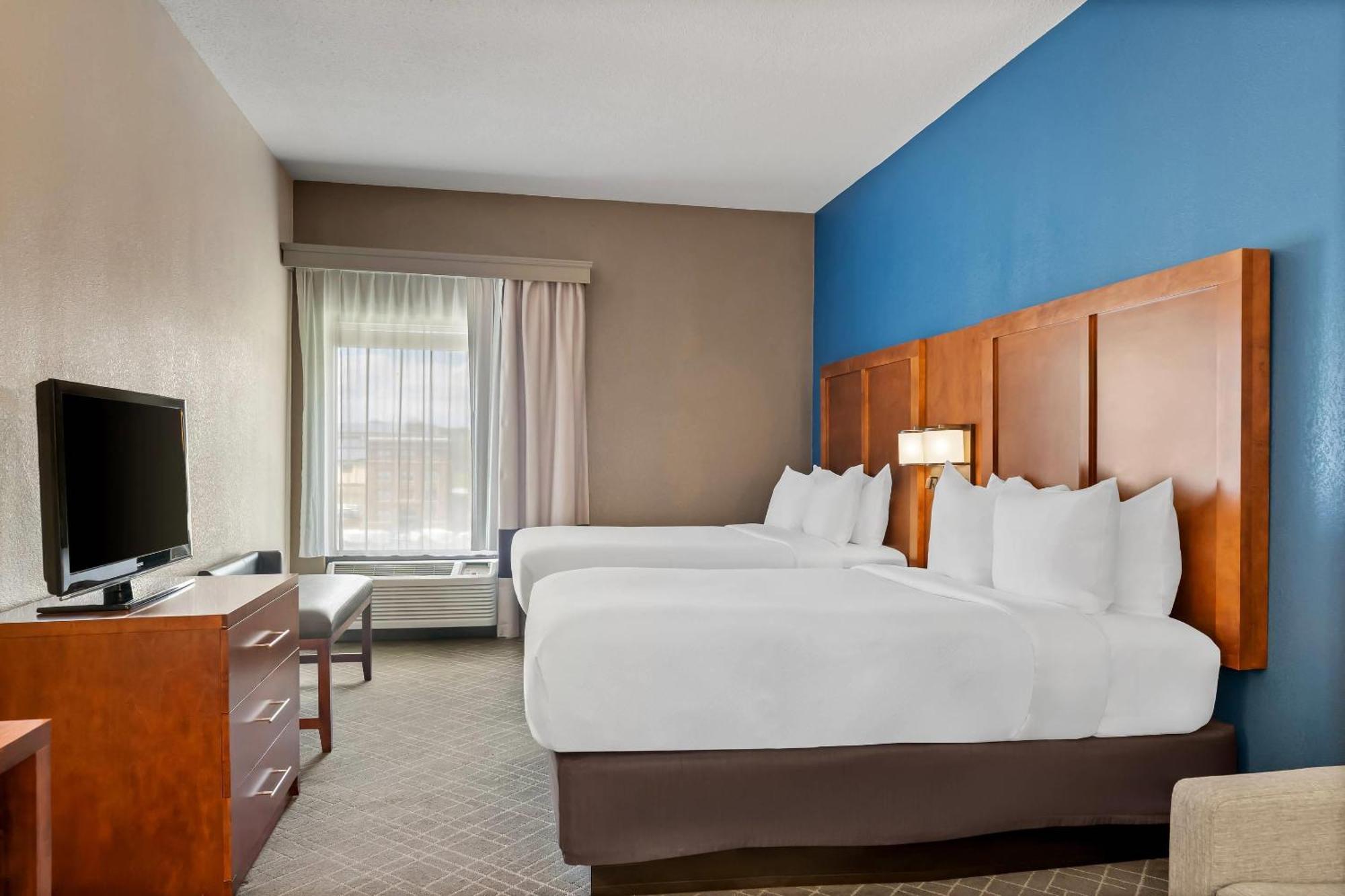 Suite Two Double Beds Non-Smoking