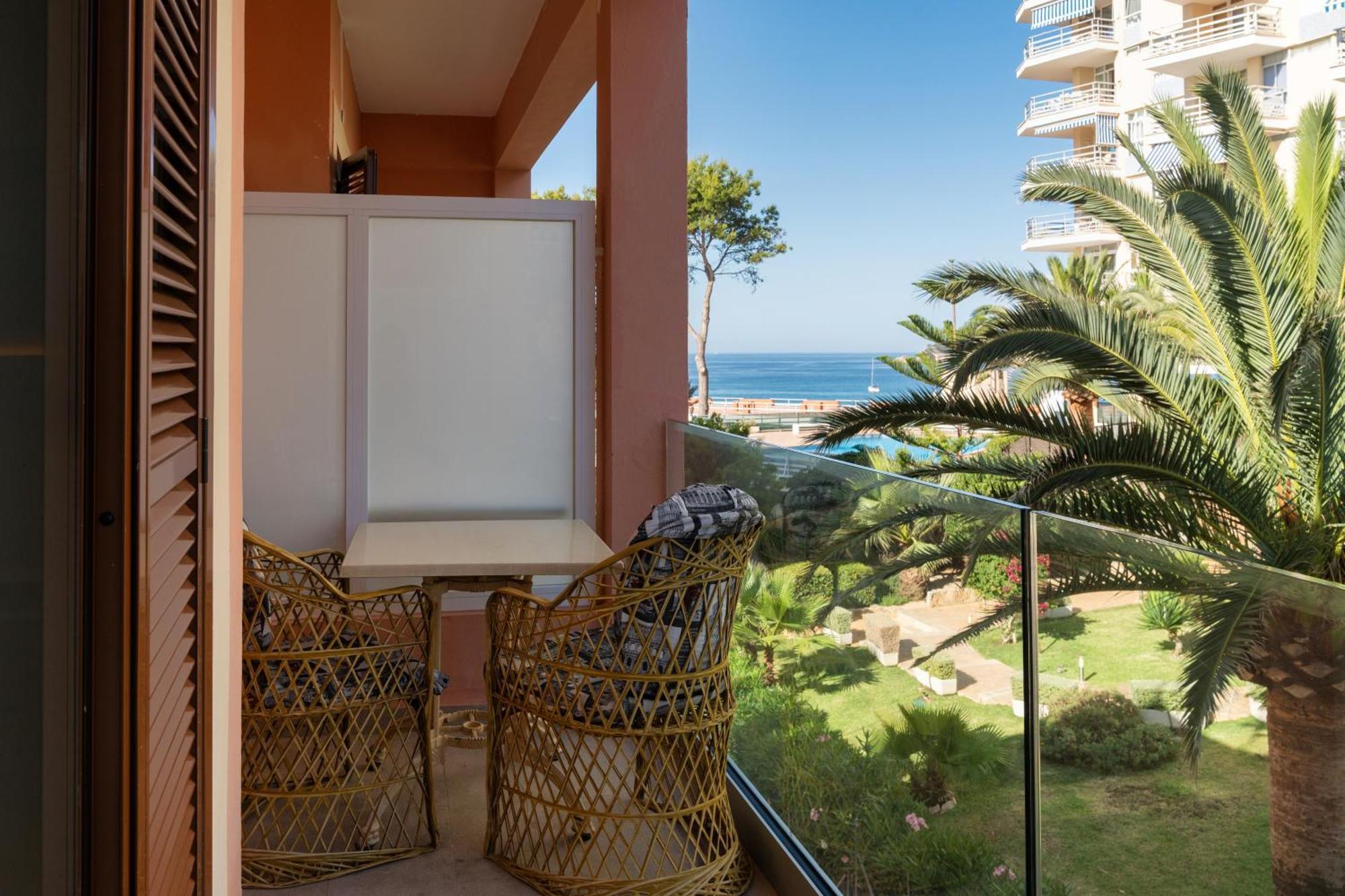 Double Sea View Side Balcony