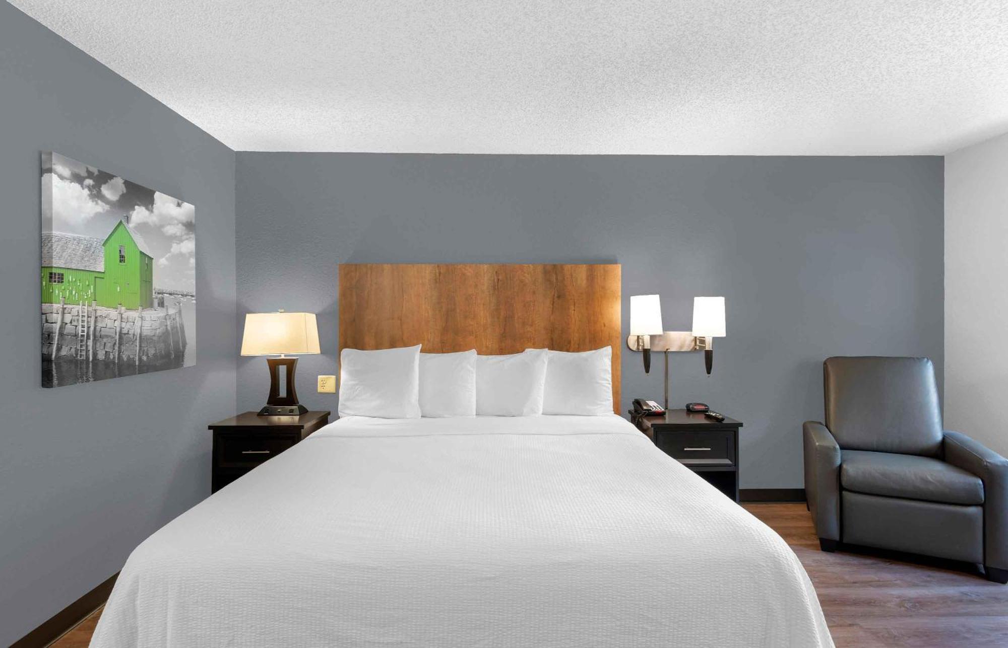 Queen studio 1 Queen Bed Disability Access or Non-Smoking