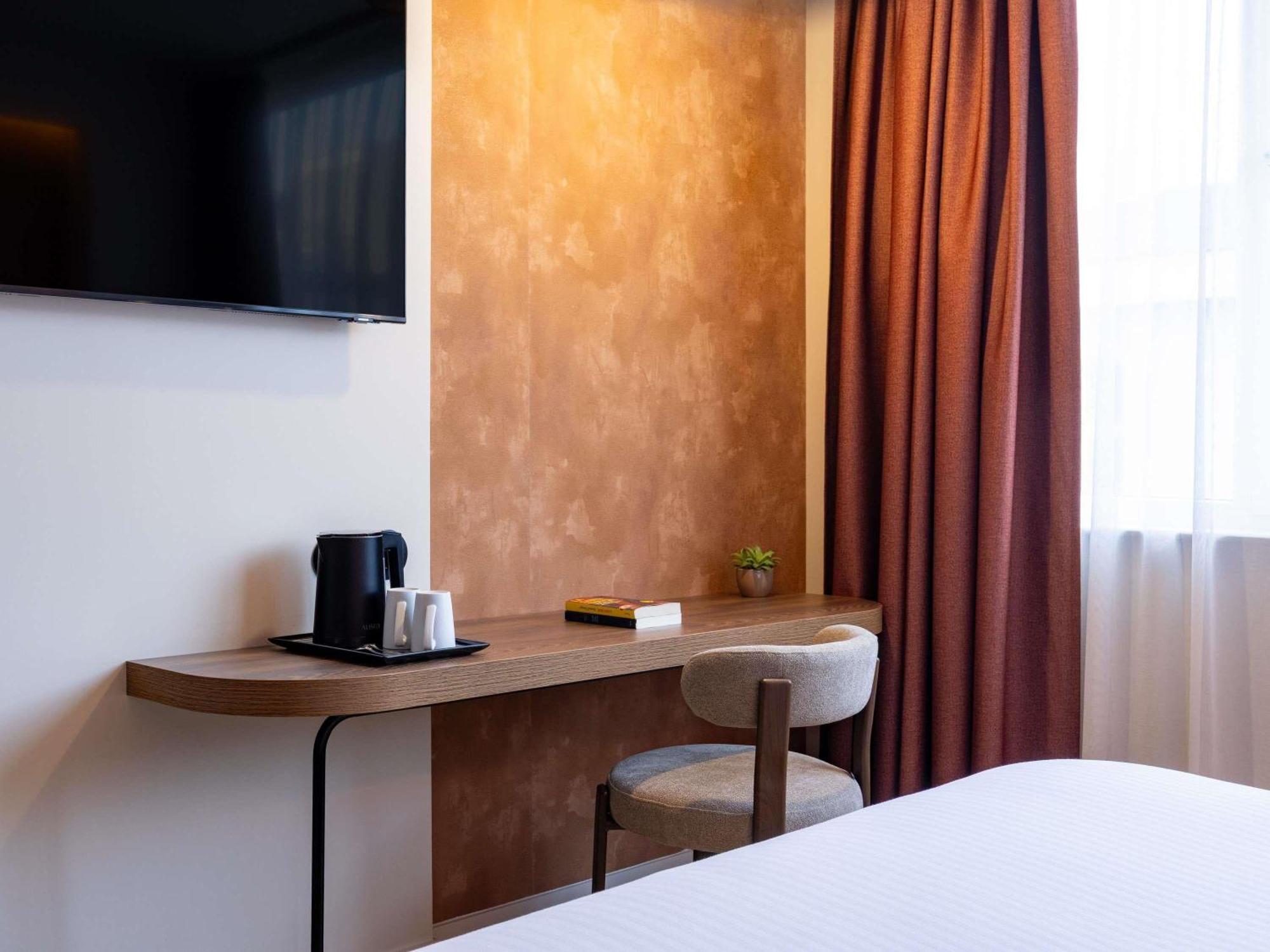 Habitación Doble Superior con 2 camas individuales y sofá cama