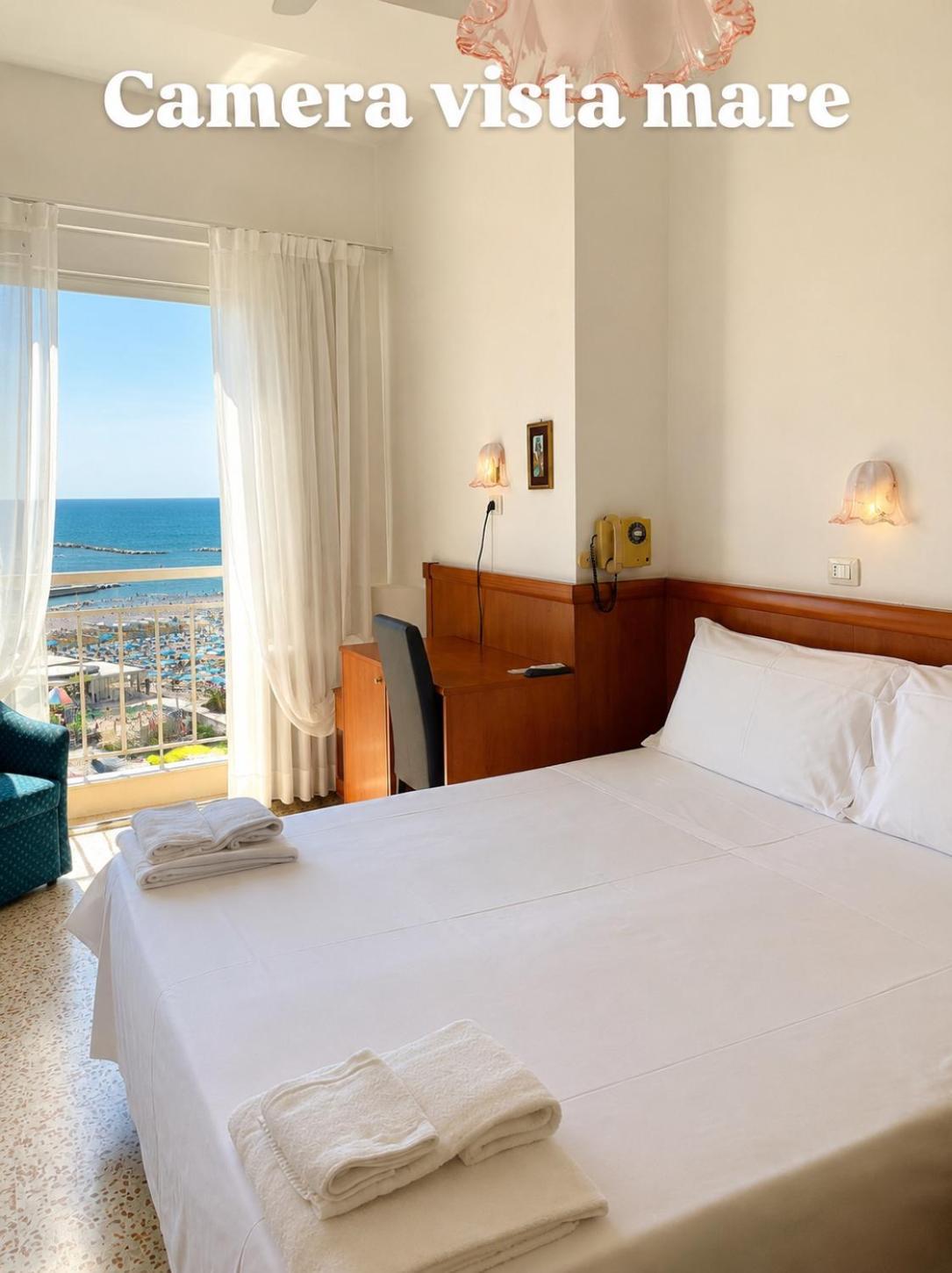 Deluxe Double or Twin Room Sea View