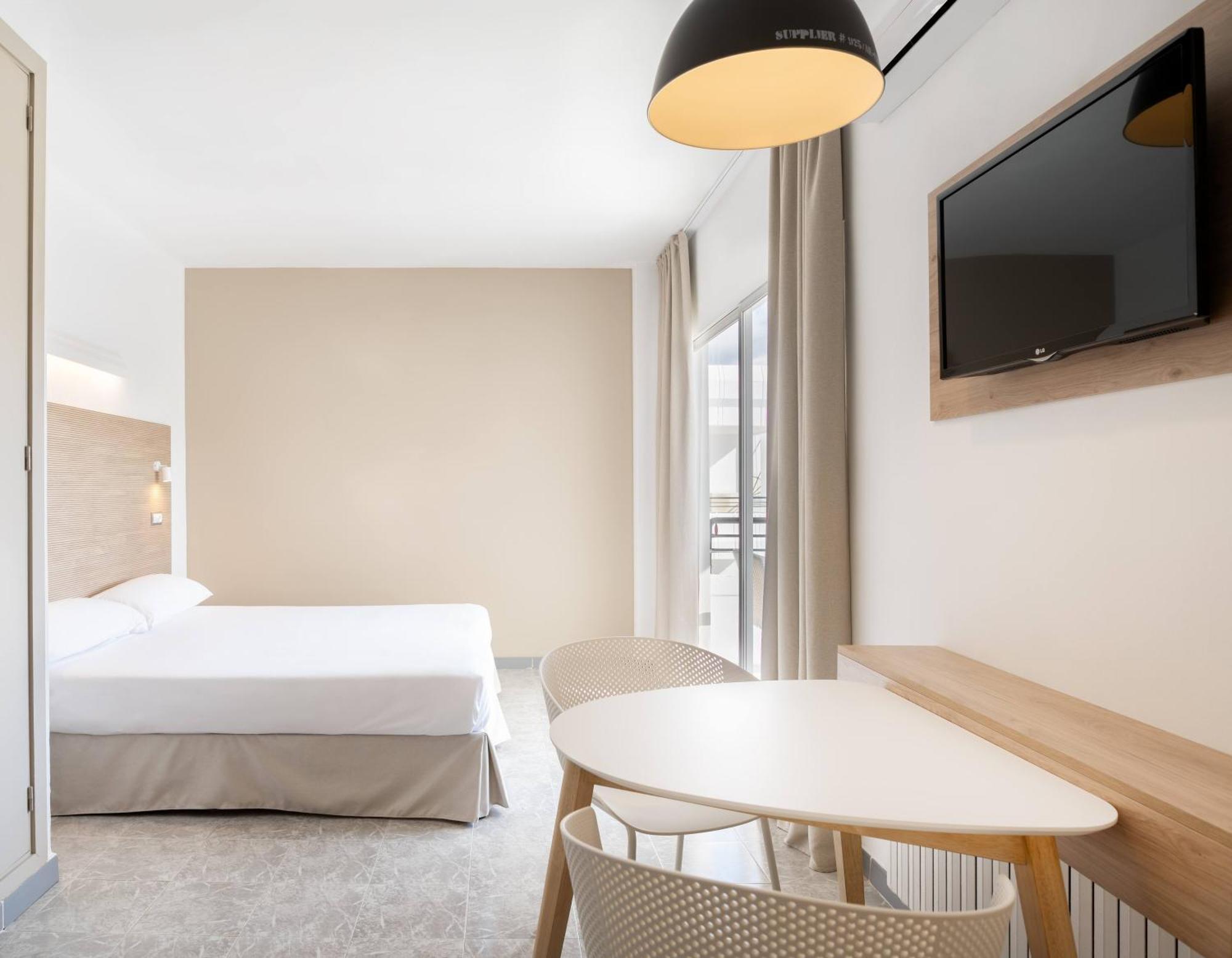Studio Supérieur avec Vue sur la Piscine