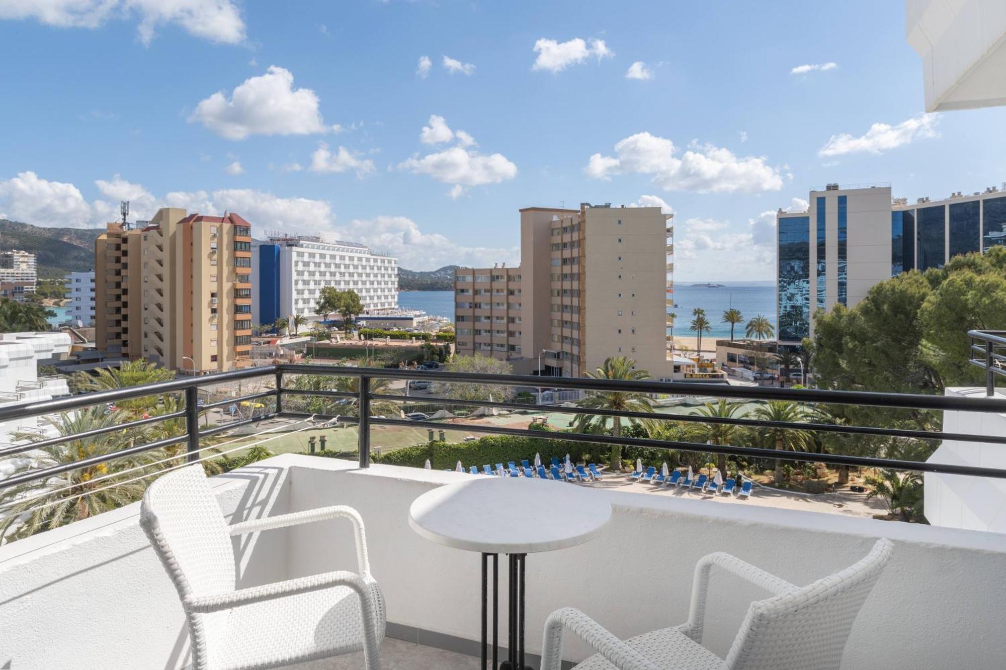 Premium Studio Partial Sea View