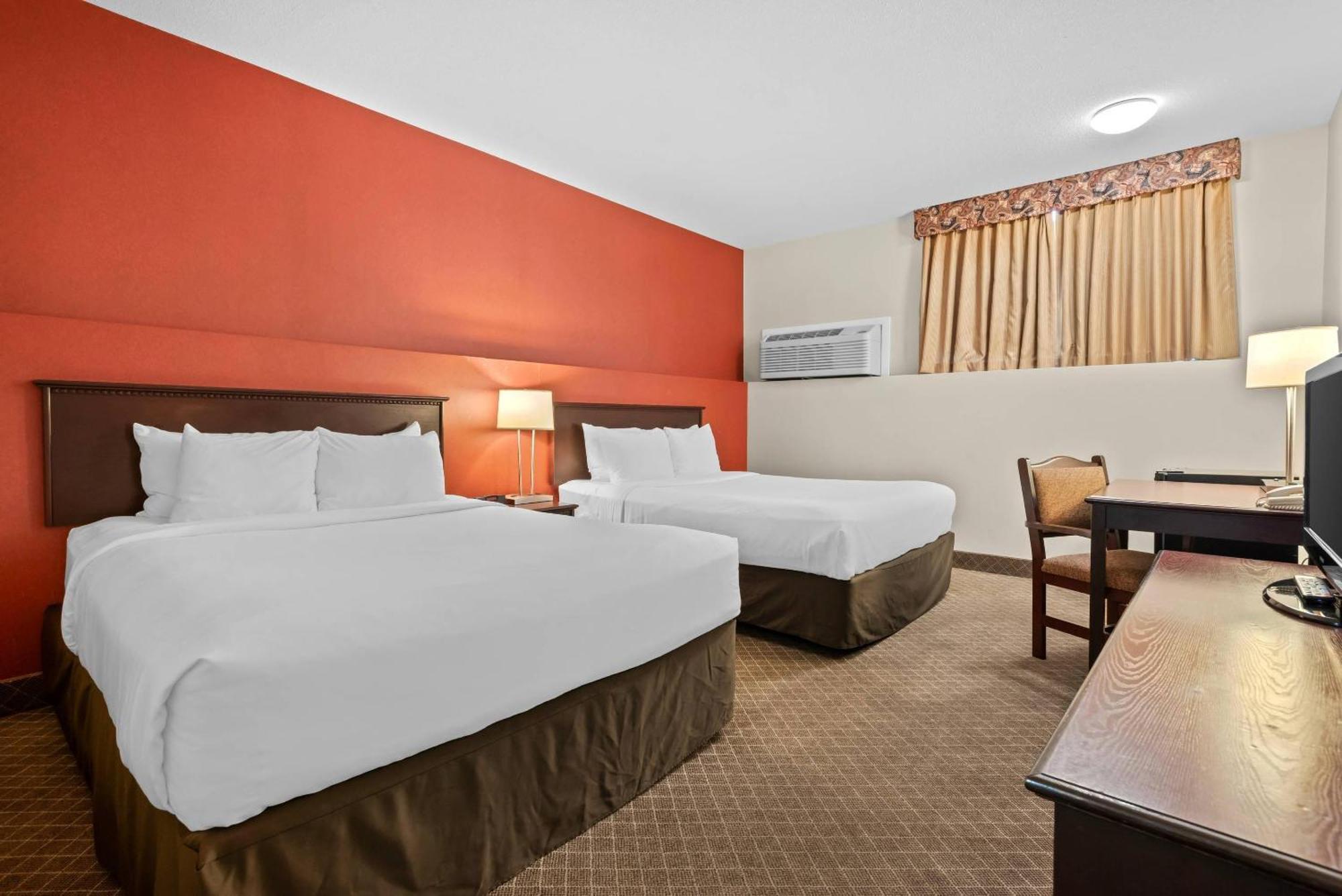 Standard 2 Queen Beds (Basement Room)