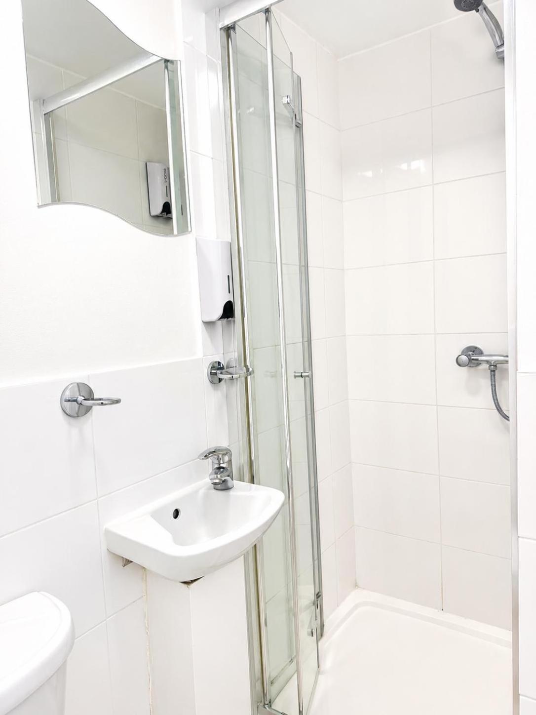 Single Room Private Bathroom