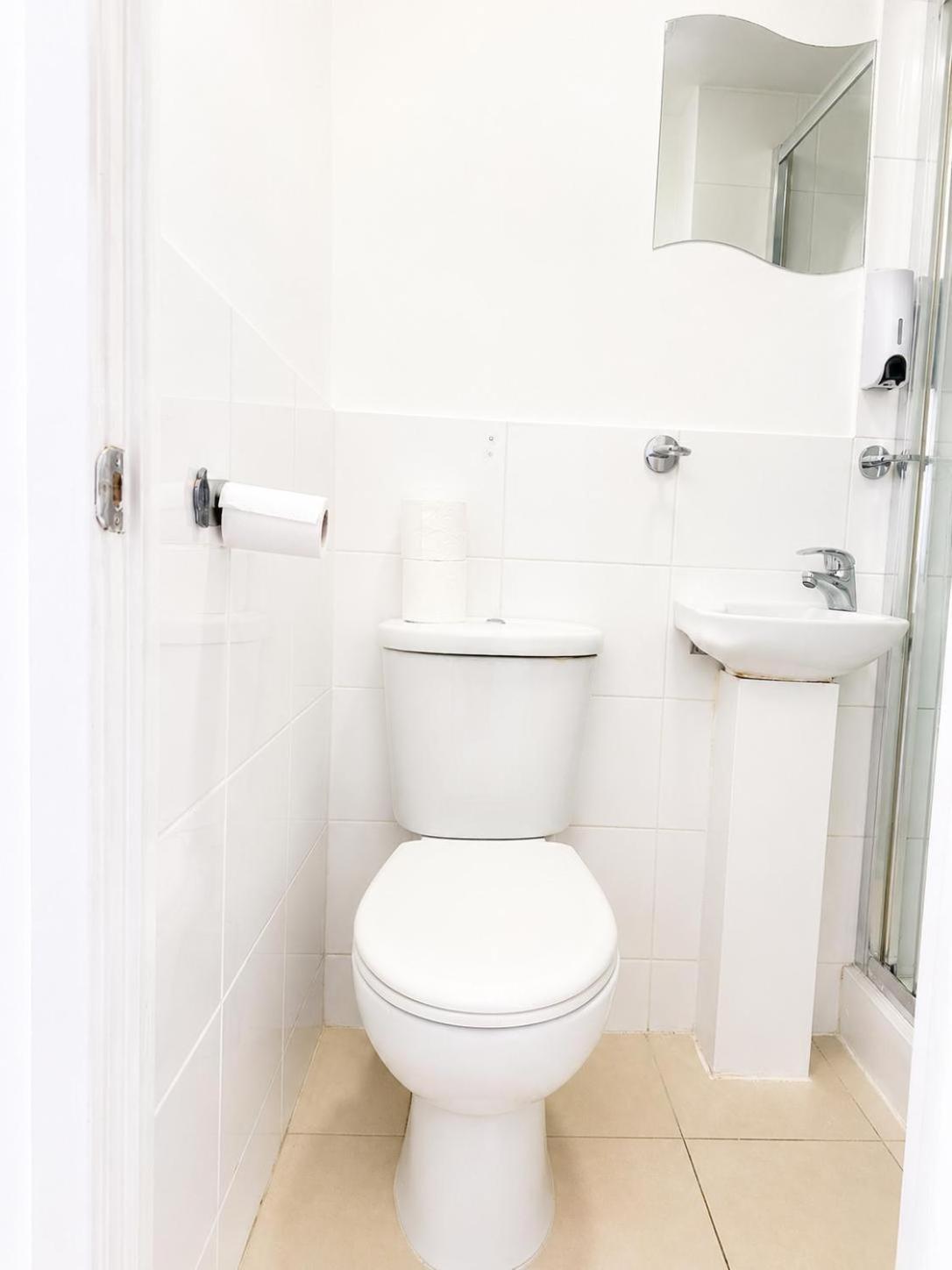 Single Room Private Bathroom