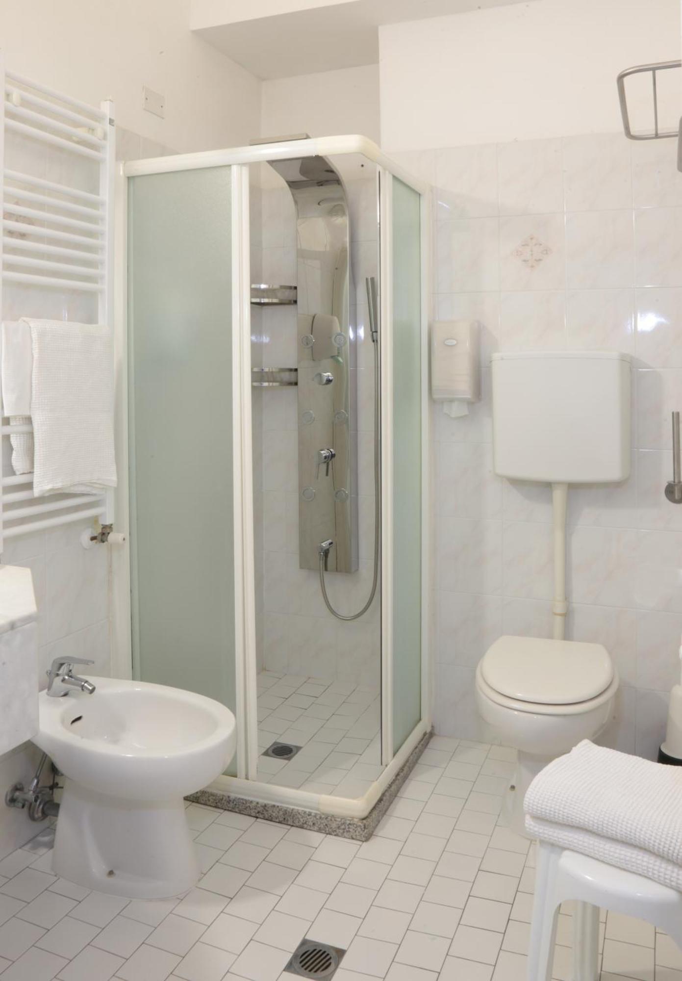 Double or Twin Room Private Bathroom