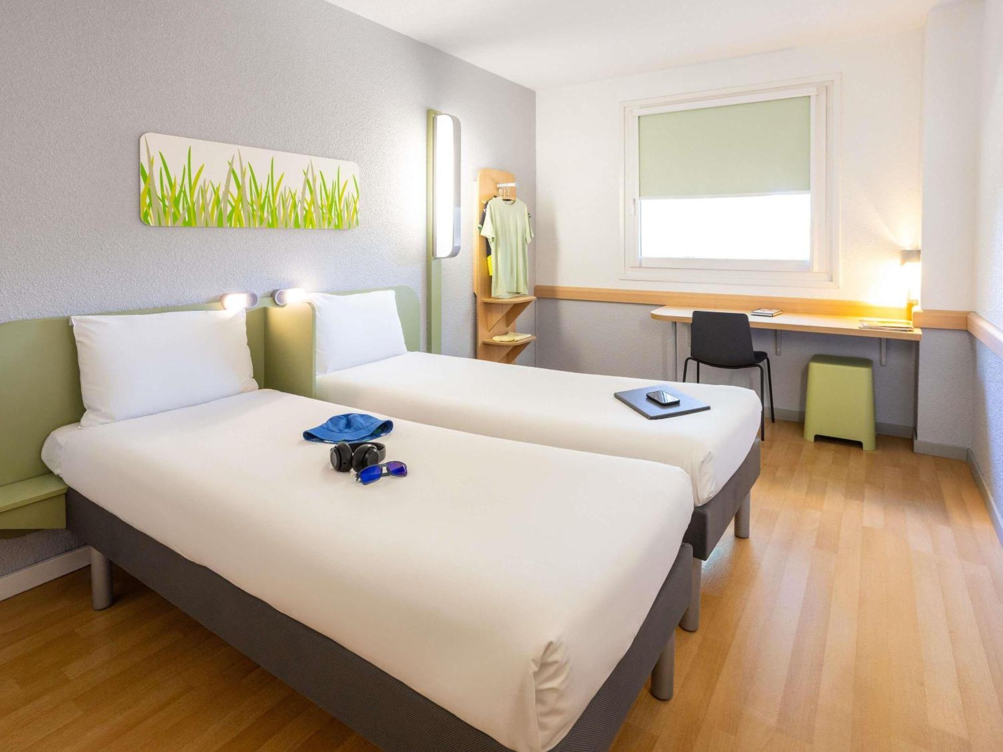 Standard Room 2 Single Beds