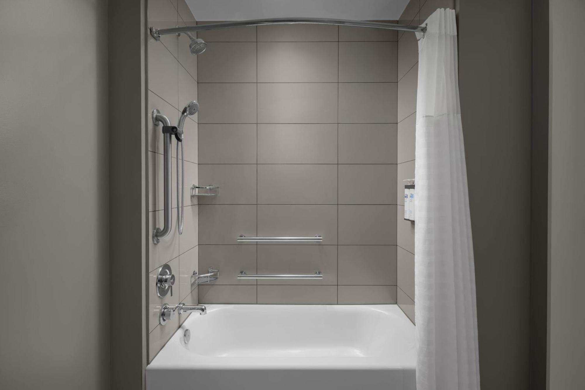 King Studio Suite River View Disability Access