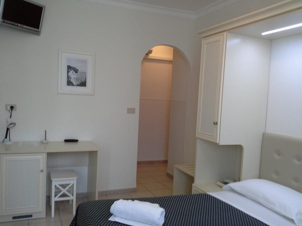 Standard Double or Twin Room,232073926:JPEG