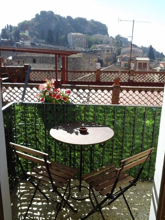 Camera Matrimoniale con Bagno Privato Esterno e Balcone