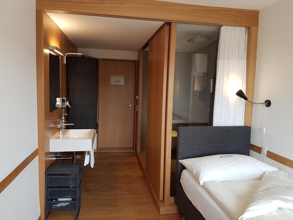 Single Room with River View,215235152:JPEG