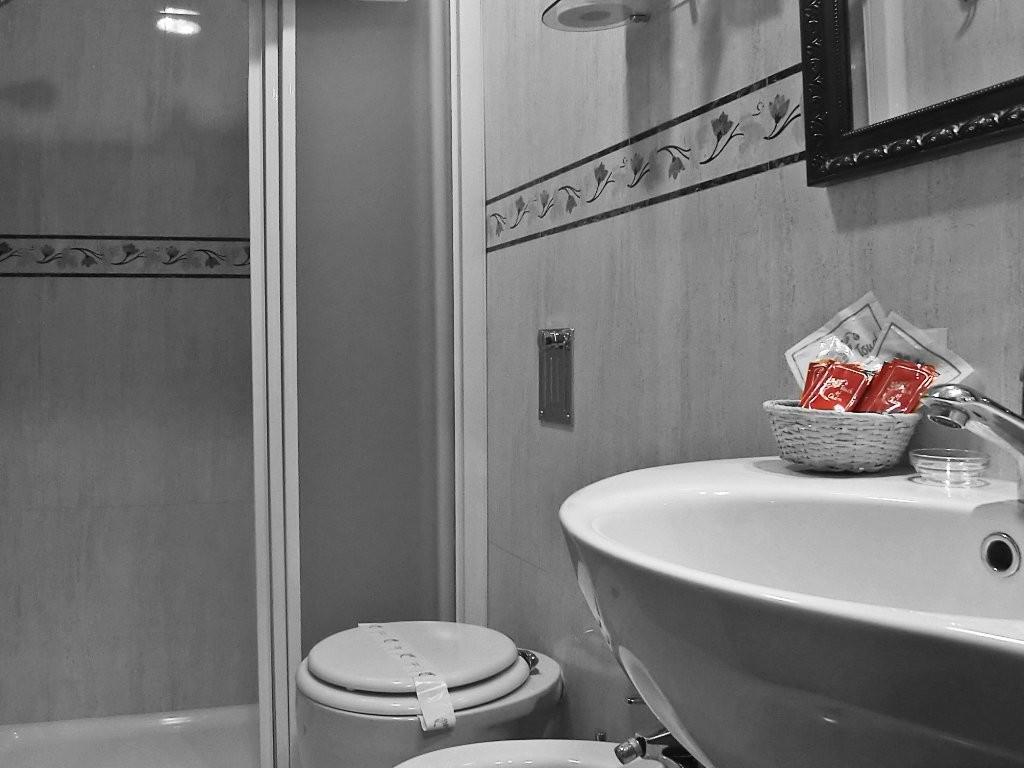 Twin Room,1602352912:JPEG