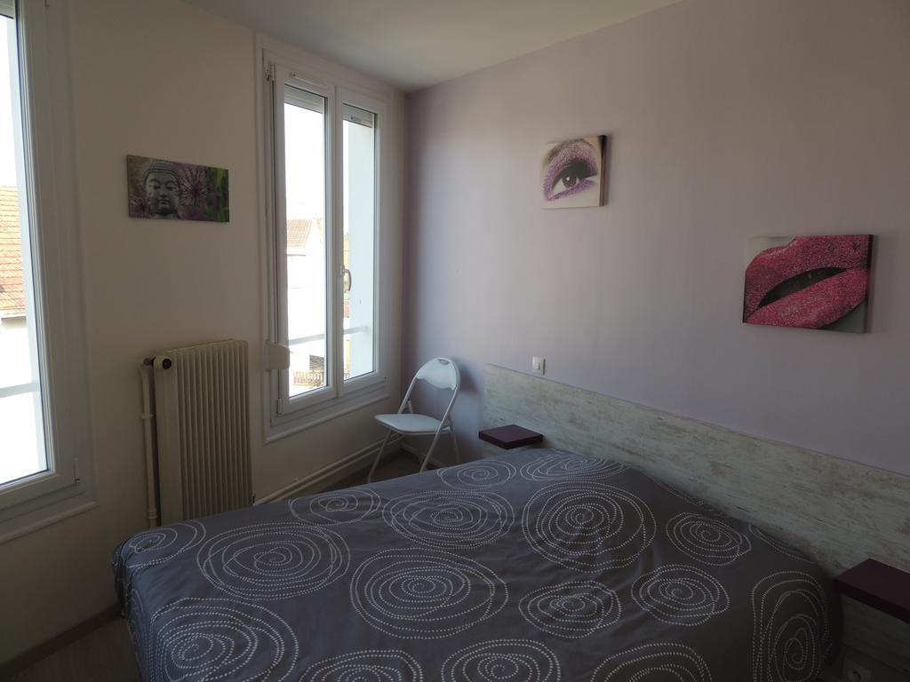 Chambre Simple Basique avec Salle de Bains Commune