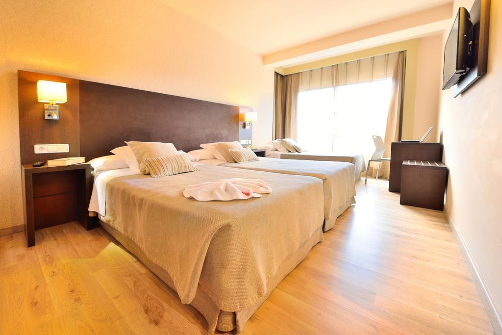 Habitación Doble con acceso gratuito al spa y 1 cama supletoria (2 adultos y 1 niño)